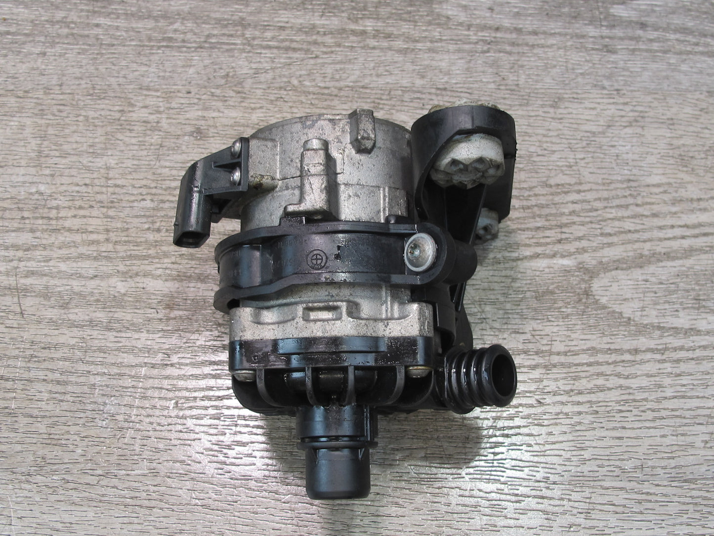 2010-2014 BMW E71 E72 X6 X6M Engine AUX Electric Water Coolant Pump 7584088