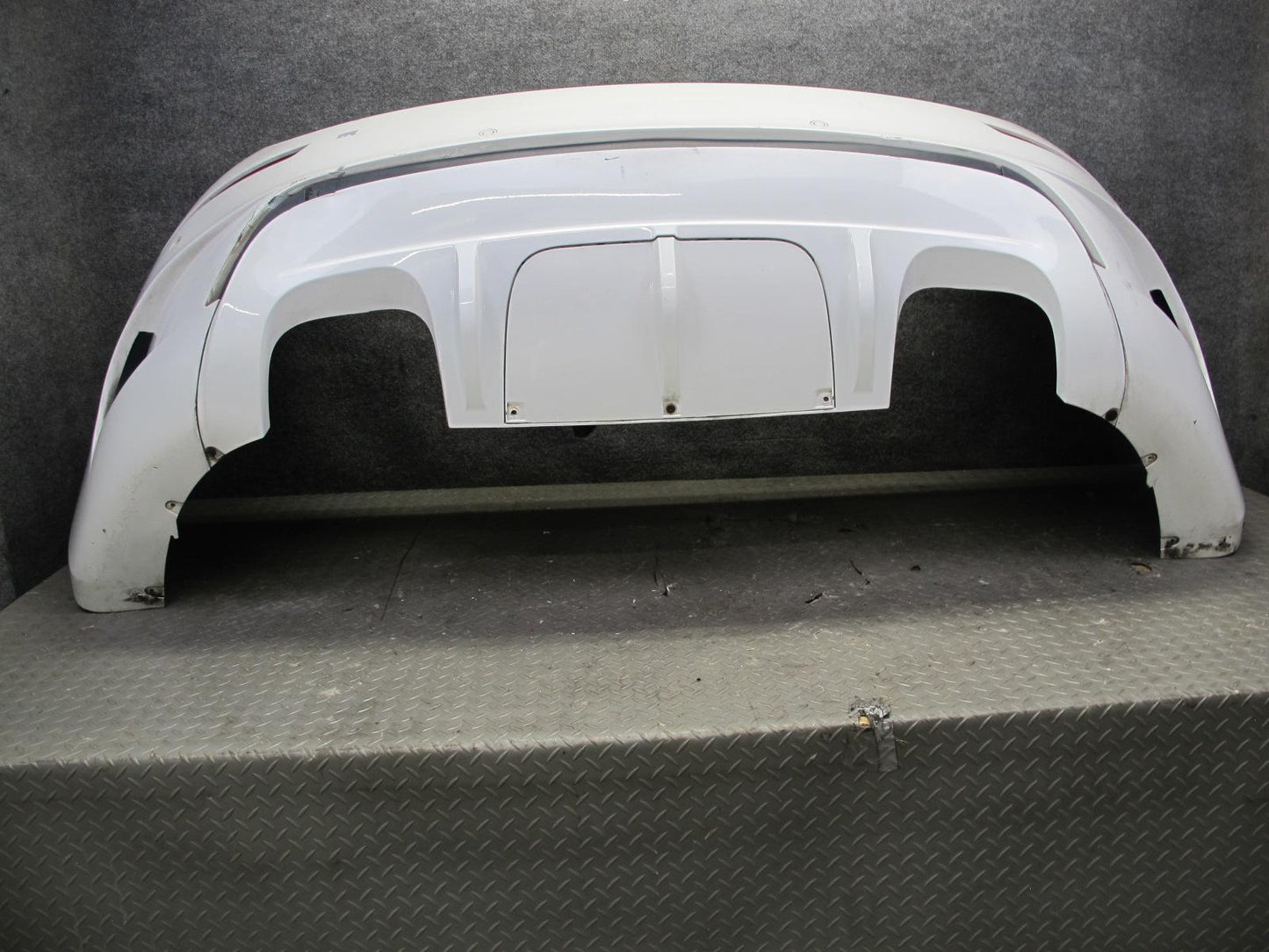 2010-2014 BMW E71 X6M Rear Bumper Cover w PDC Sensors Alpinweiss 3