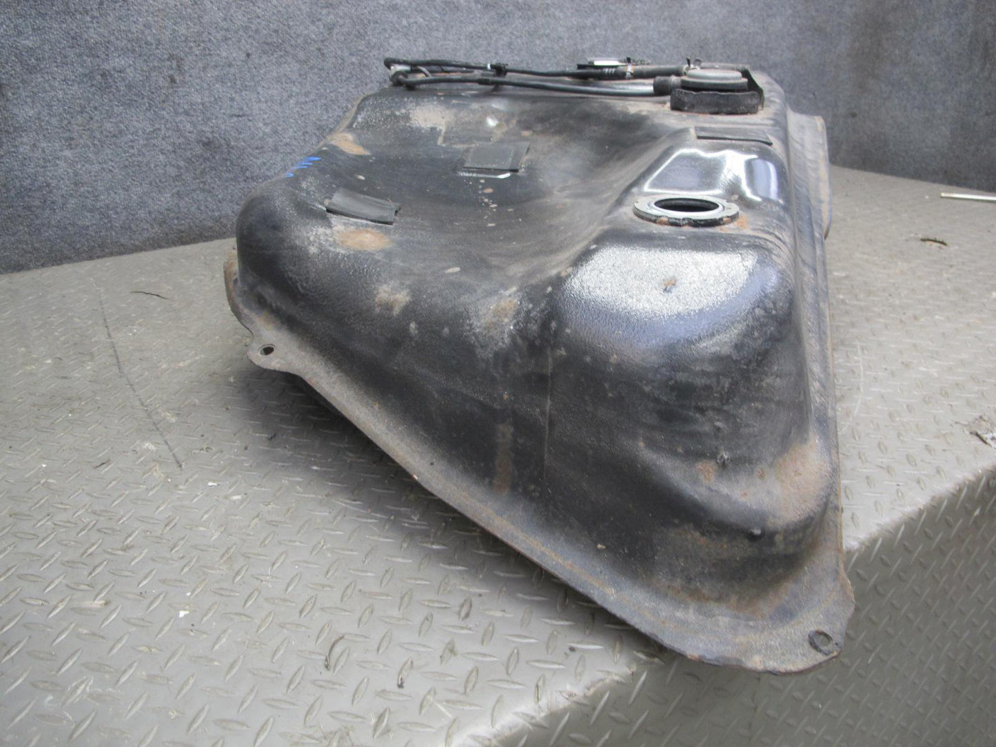 01-05 Lexus GS430 GS300 JZS160L Fuel Gas Tank 83K Miles OEM