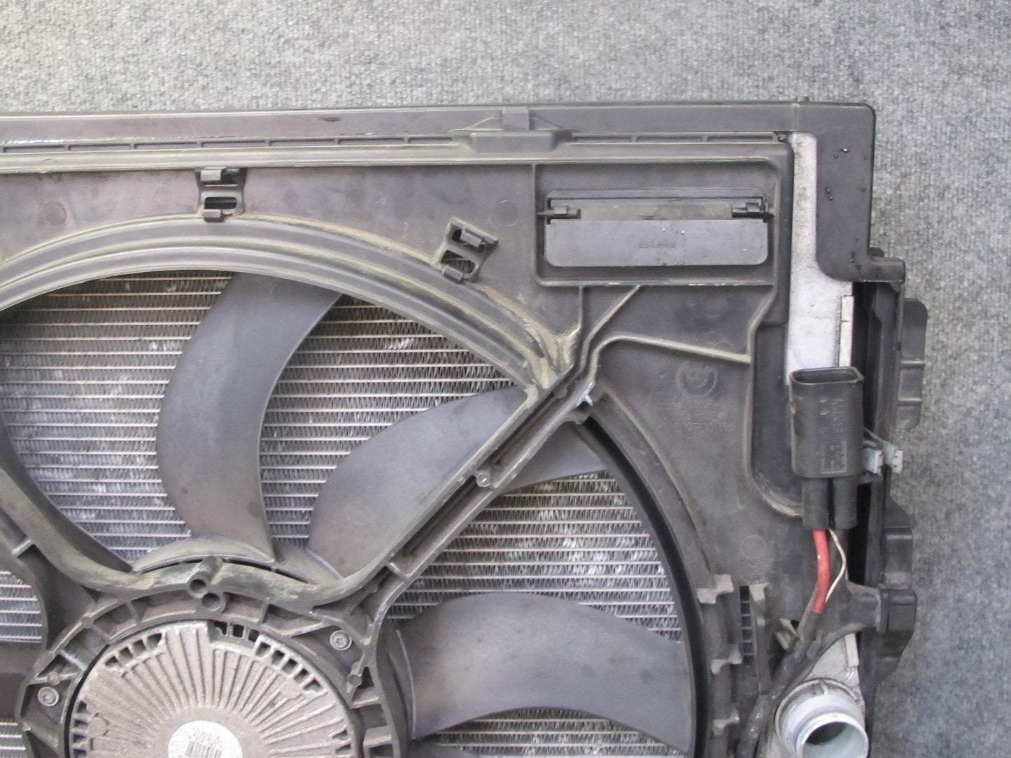 2010-2014 BMW E70 E71 X5M X6M S63 Engine Radiator Condenser Cooling Fan Shroud