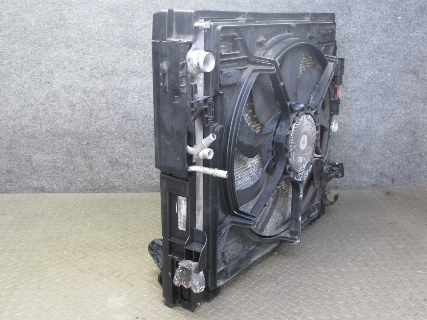 2010-2014 BMW E70 E71 X5M X6M S63 Engine Radiator Condenser Cooling Fan Shroud