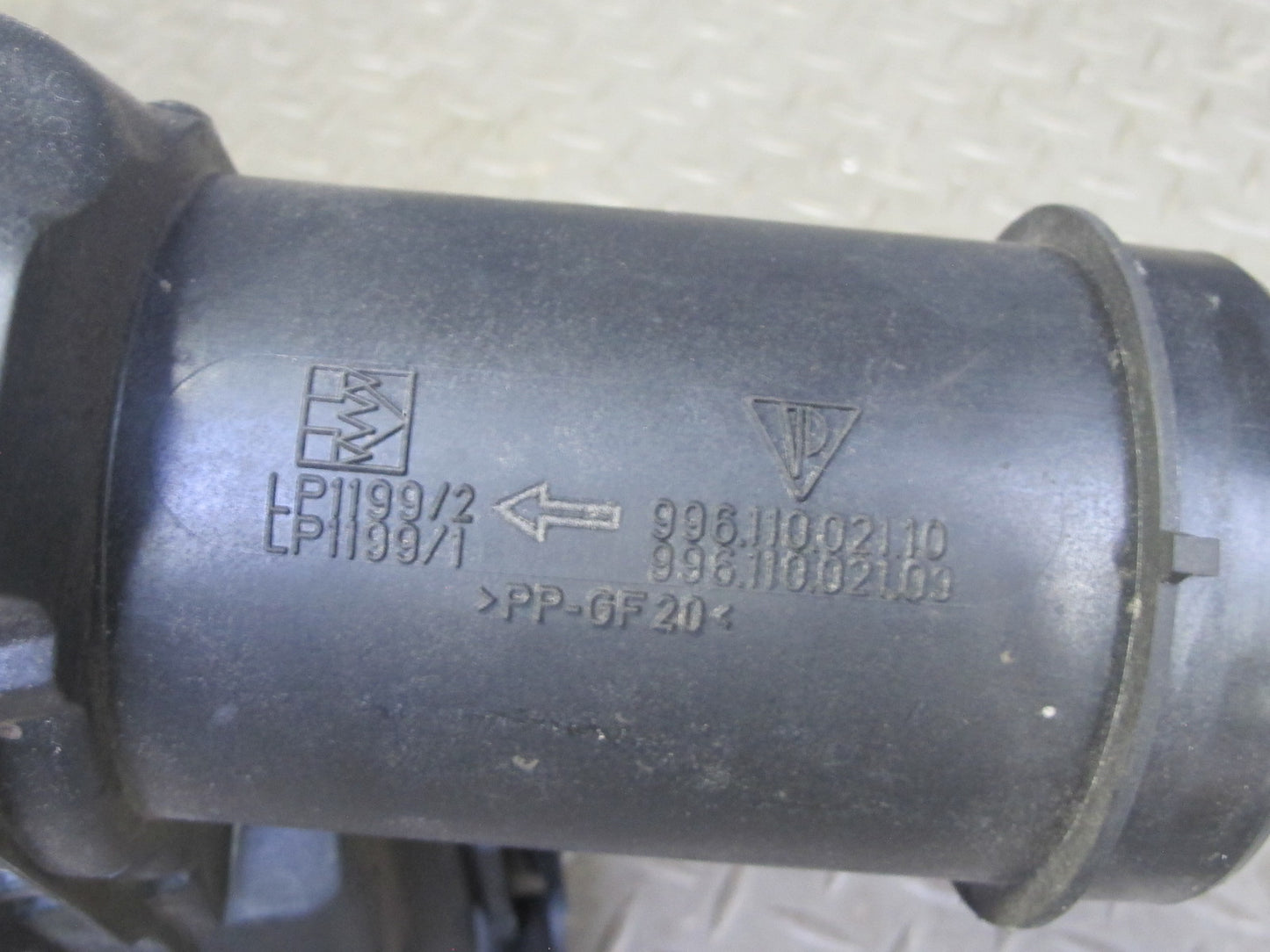 1997-2004 Porsche Boxster 986 Engine Air Intake Cleaner Filter Box Housing