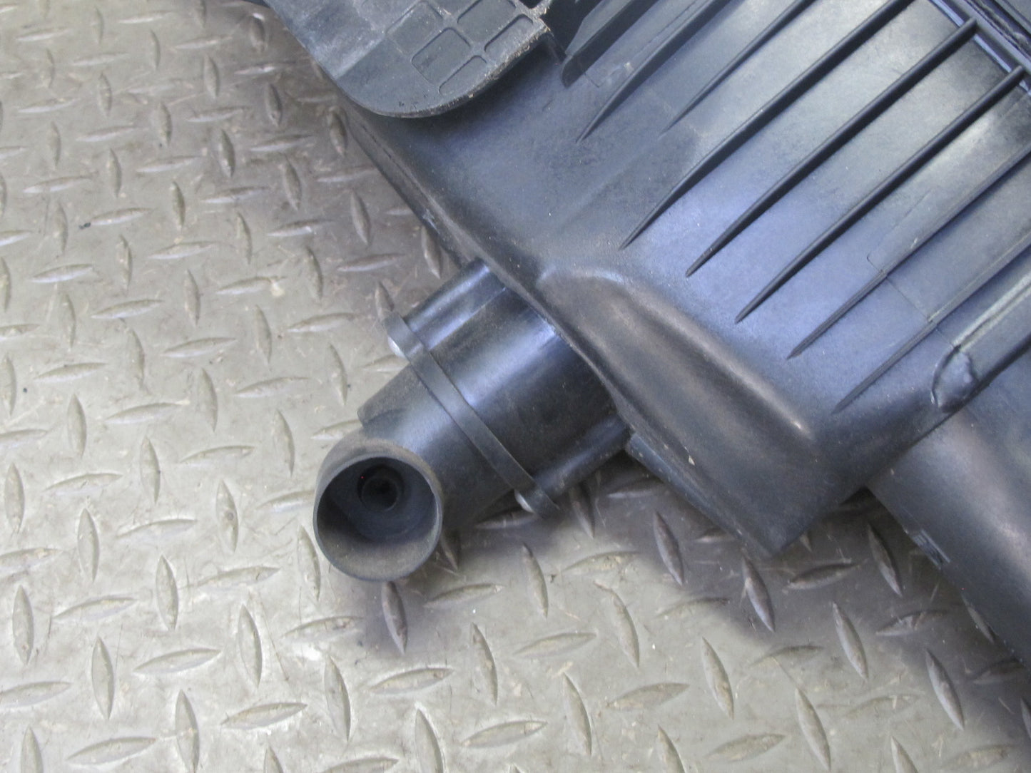 1997-2004 Porsche Boxster 986 Engine Air Intake Cleaner Filter Box Housing
