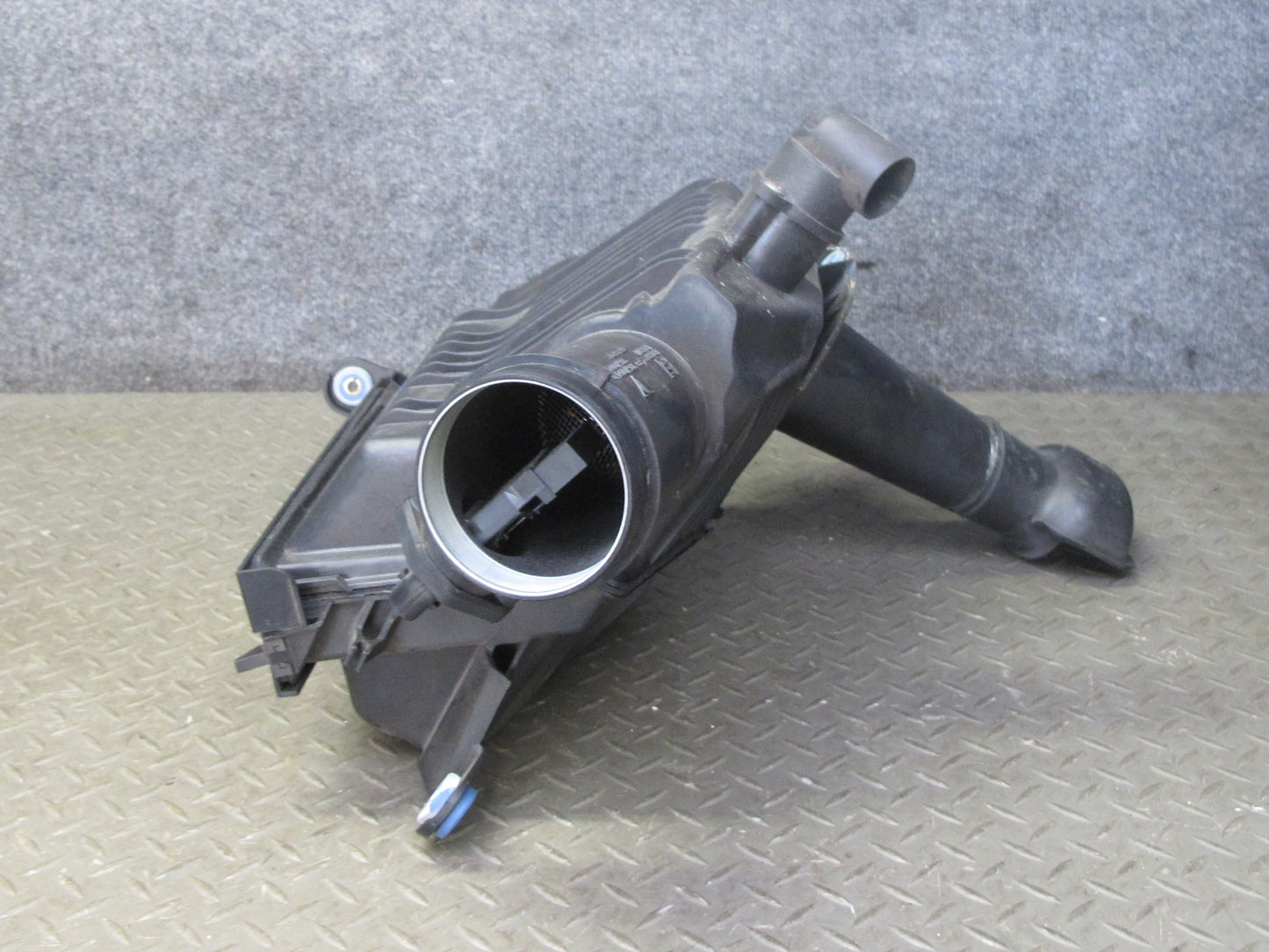 1997-2004 Porsche Boxster 986 Engine Air Intake Cleaner Filter Box Housing