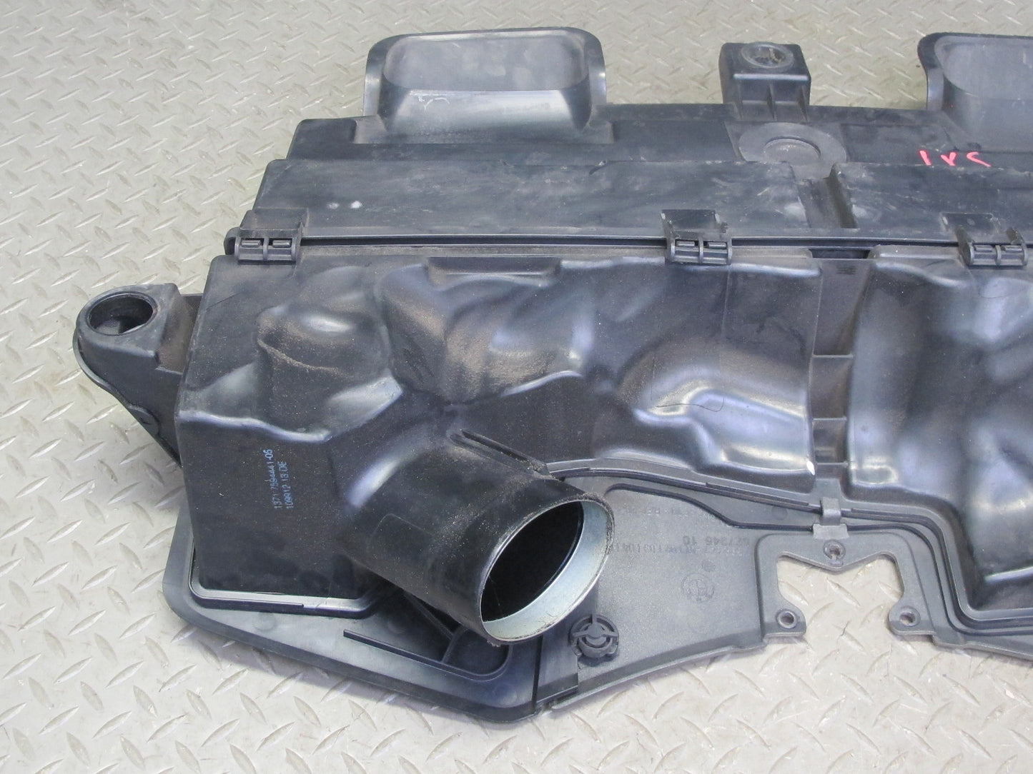 2010-2014 BMW E71 X6M Engine Trim Panel Air Cleaner Intake Filter Box 70359668