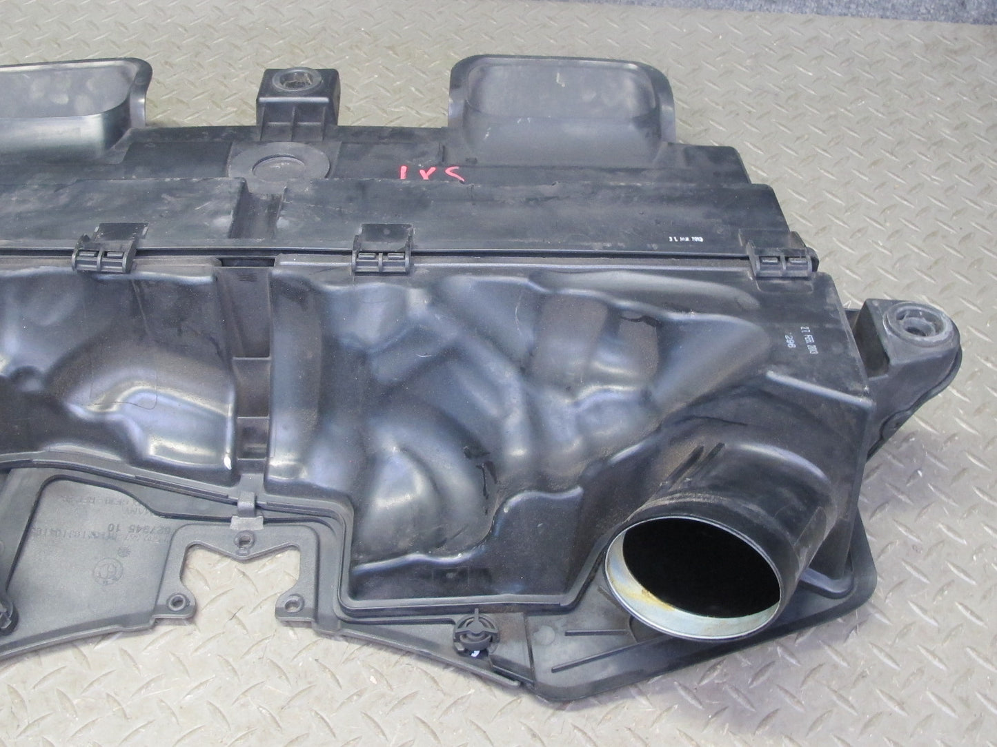 2010-2014 BMW E71 X6M Engine Trim Panel Air Cleaner Intake Filter Box 70359668