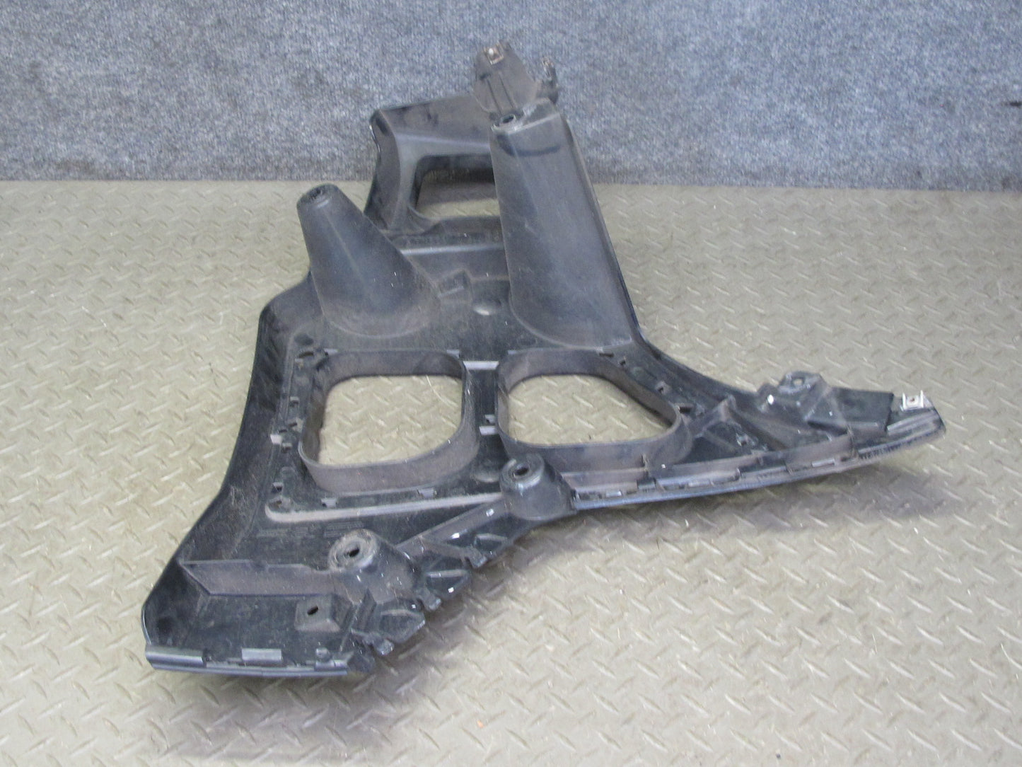 2008-2014 BMW E71 E72 X6 X6M Rear Right Bumper Mount Bracket Support 7176246
