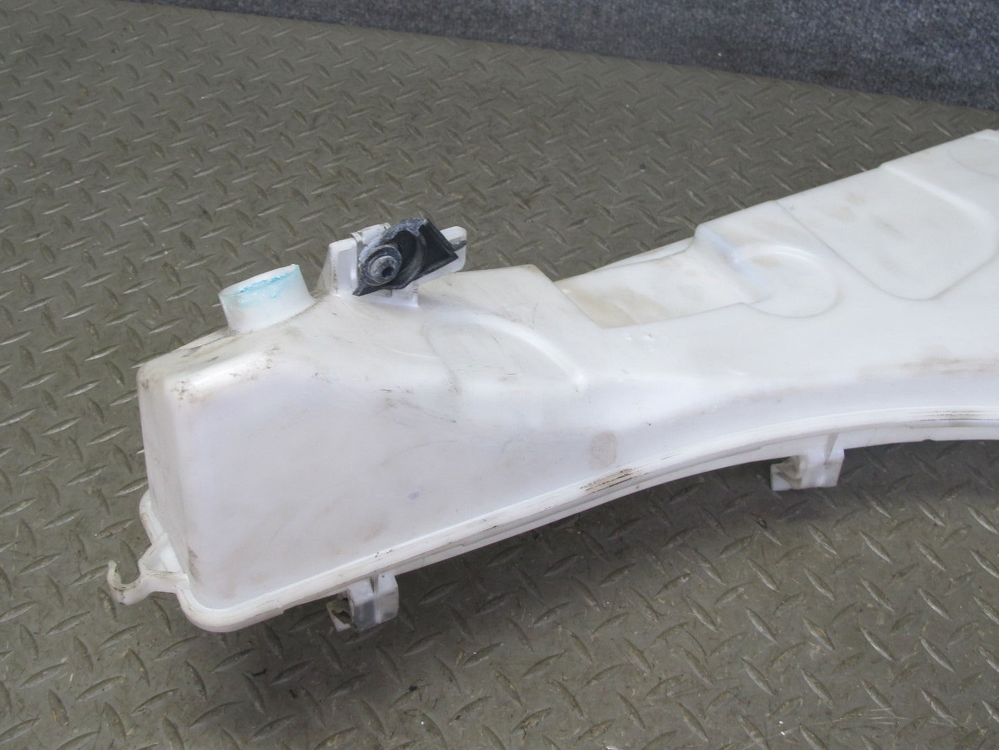 2008-2014 BMW E71 E72 X6 X6M Windshield Washer Fluid Reservoir Tank w Motor