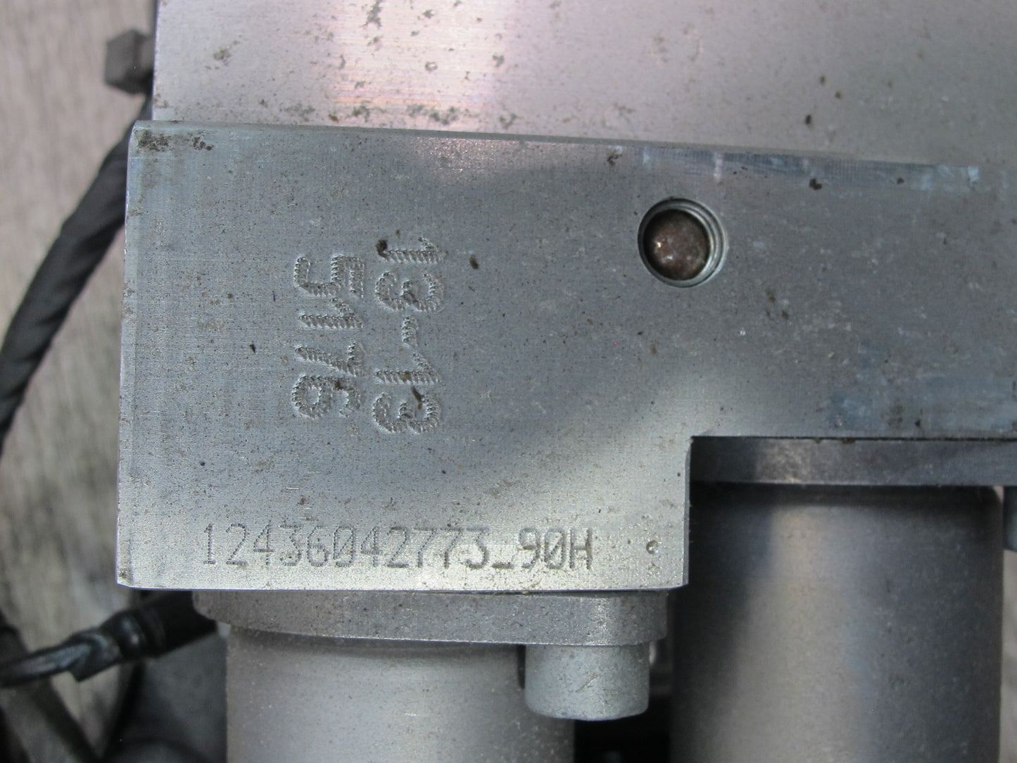 2008-2014 BMW E71 E72 X6 X6M Dynamic Drive Suspension Valve Block 6794578