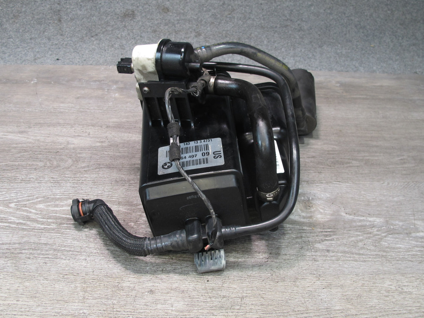 2008-2014 BMW E71 X6 Fuel Evap Vapor Charcoal Canister 7164407