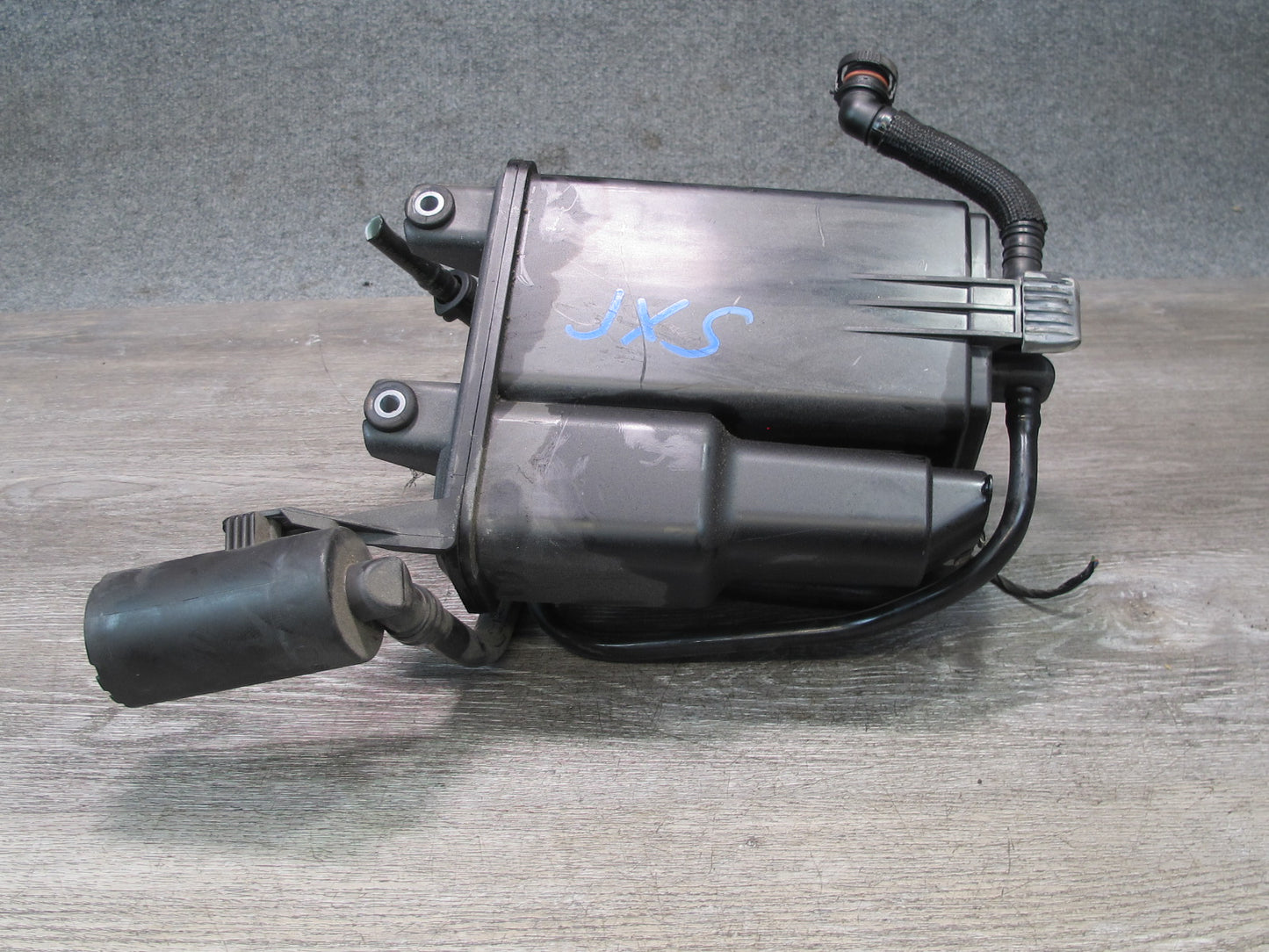 2008-2014 BMW E71 X6 Fuel Evap Vapor Charcoal Canister 7164407