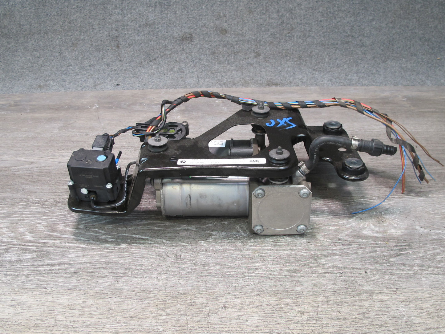 2008-2014 BMW E71 E72 X6 X6M Air Suspension Compressor Pump Motor 6859714
