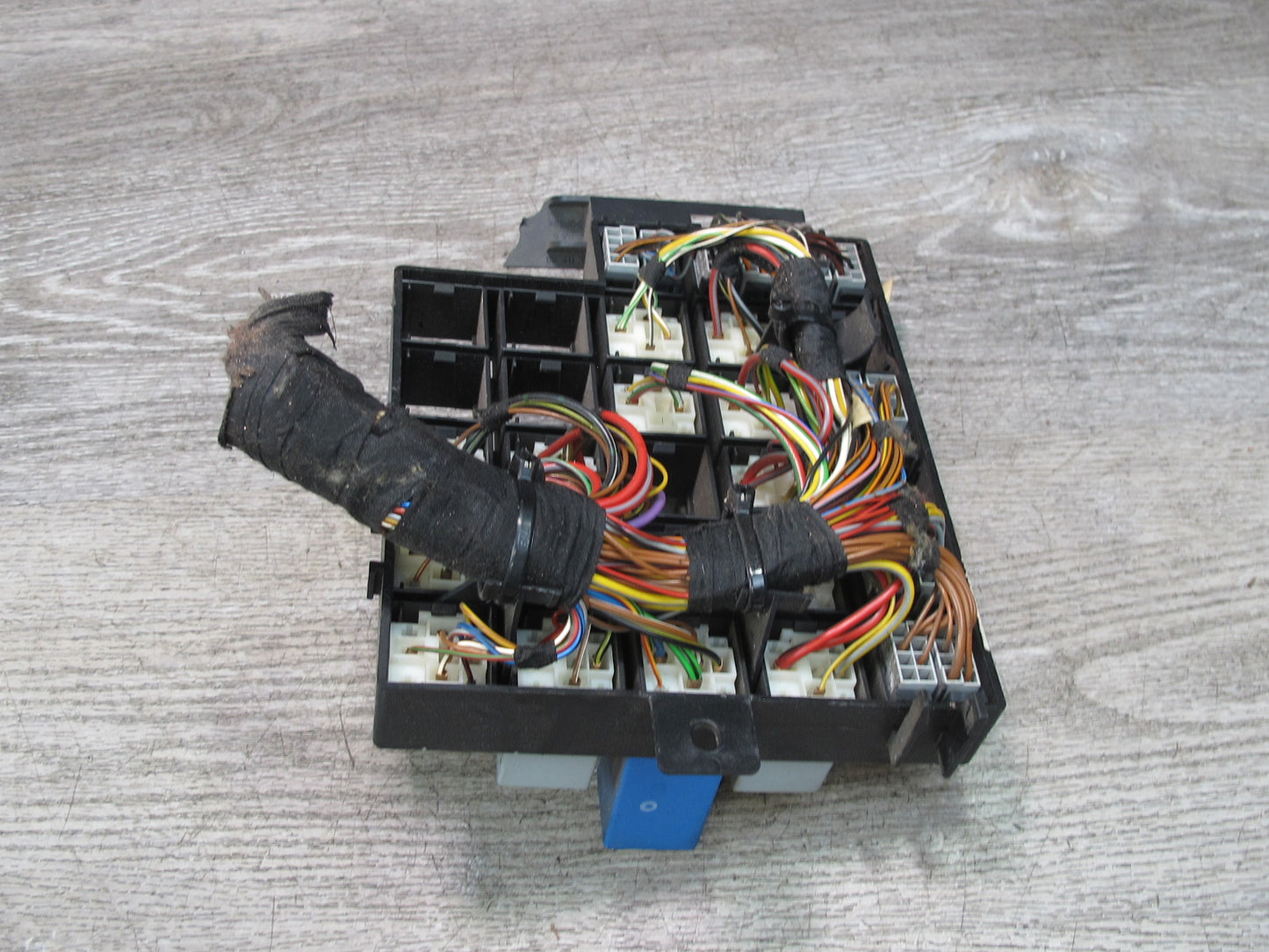 2000-2004 Porsche 911 996 Boxster Junction Fuse Relay Box Module Unit