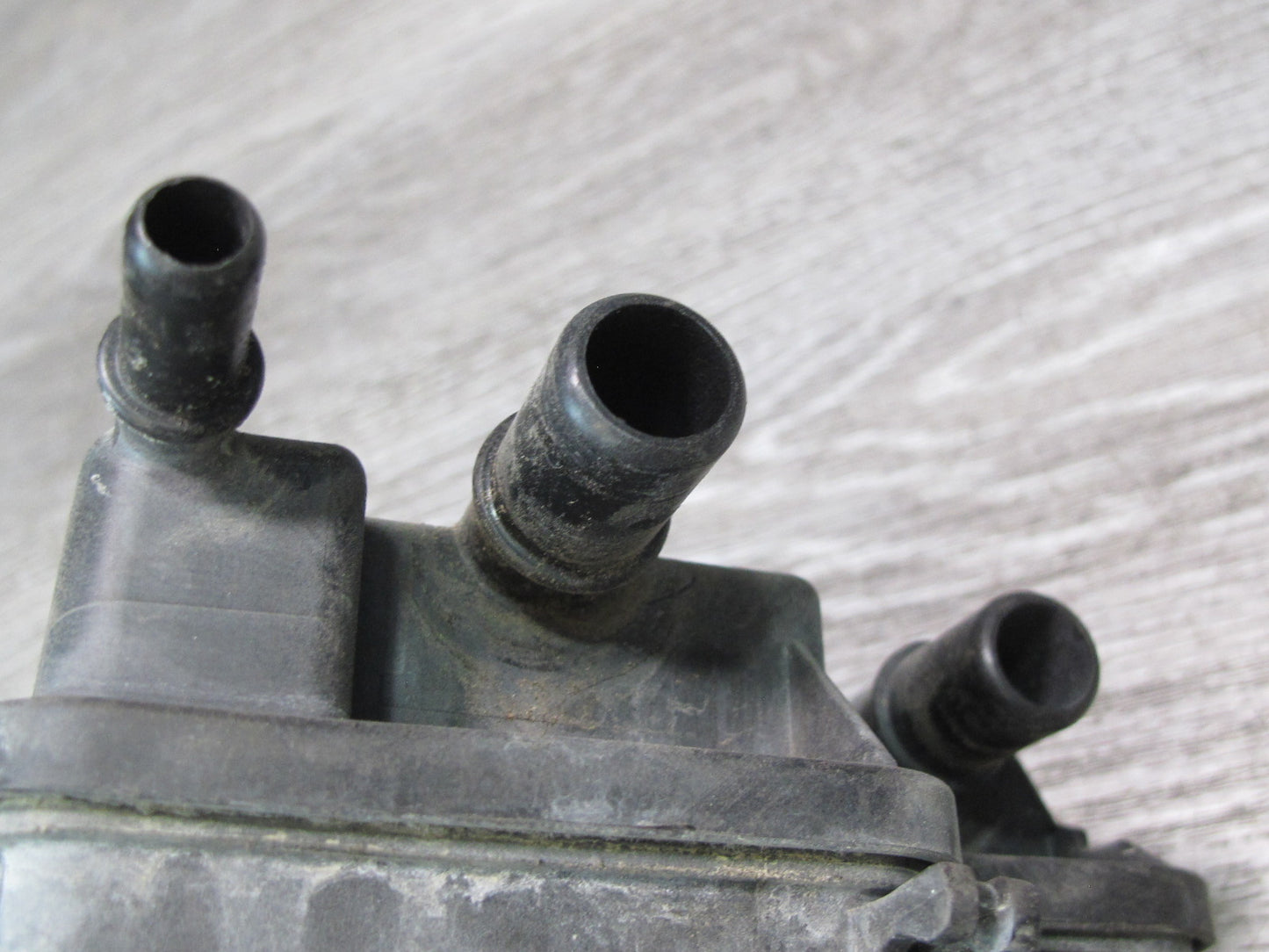 1999-2005 Porsche 911 Carrera 996 Fuel Evap Vapor Charcoal Canister 99620122107