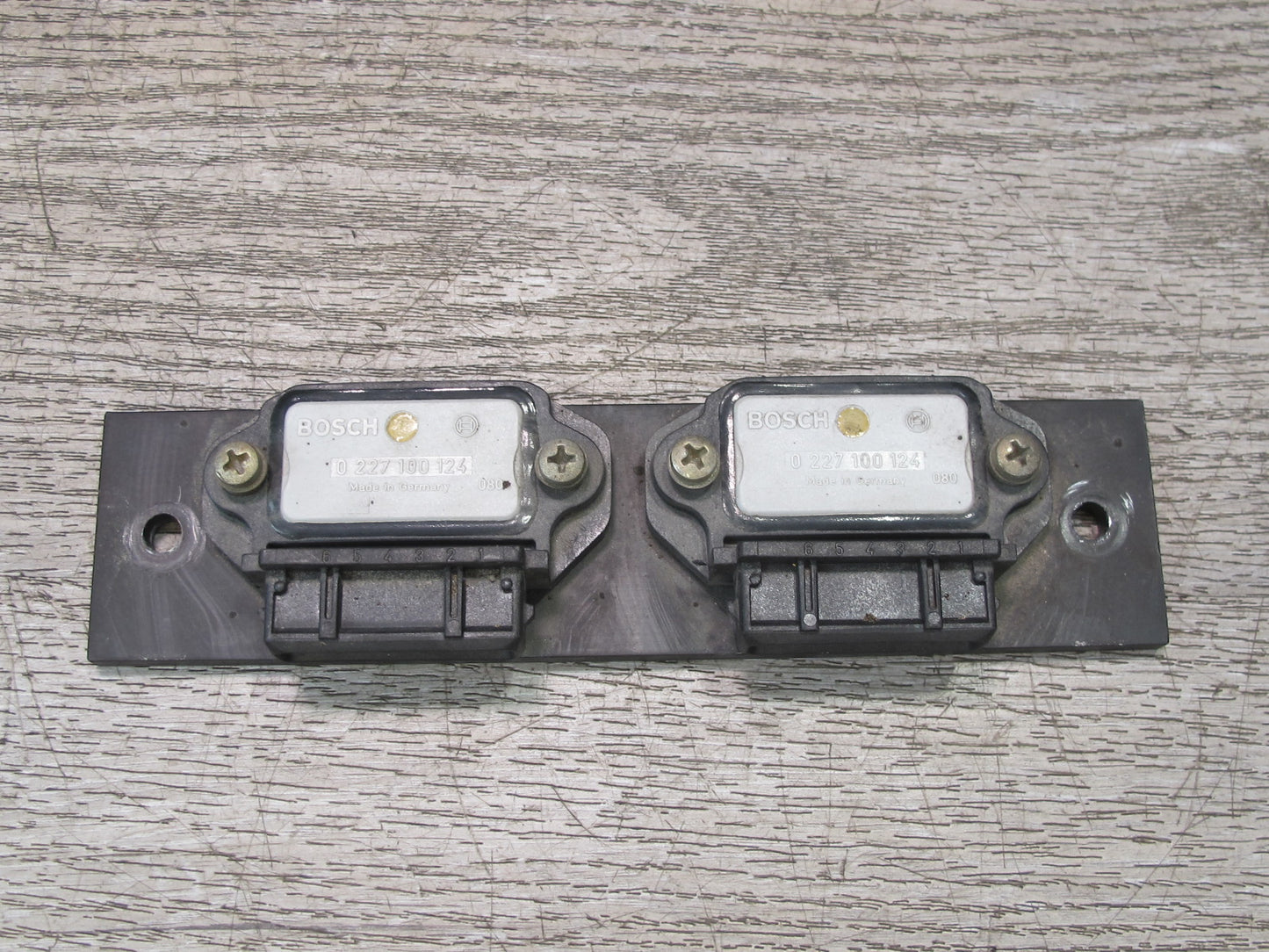 1984-1986 Porsche 928 S Engine Ignition Control Module Assembly