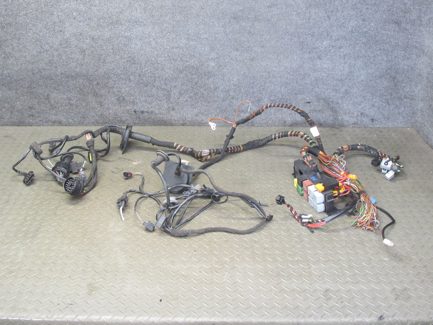 2002 Porsche 911 996 3.6L M96.03 M/T Engine Motor Wire Harness w Fuse Box