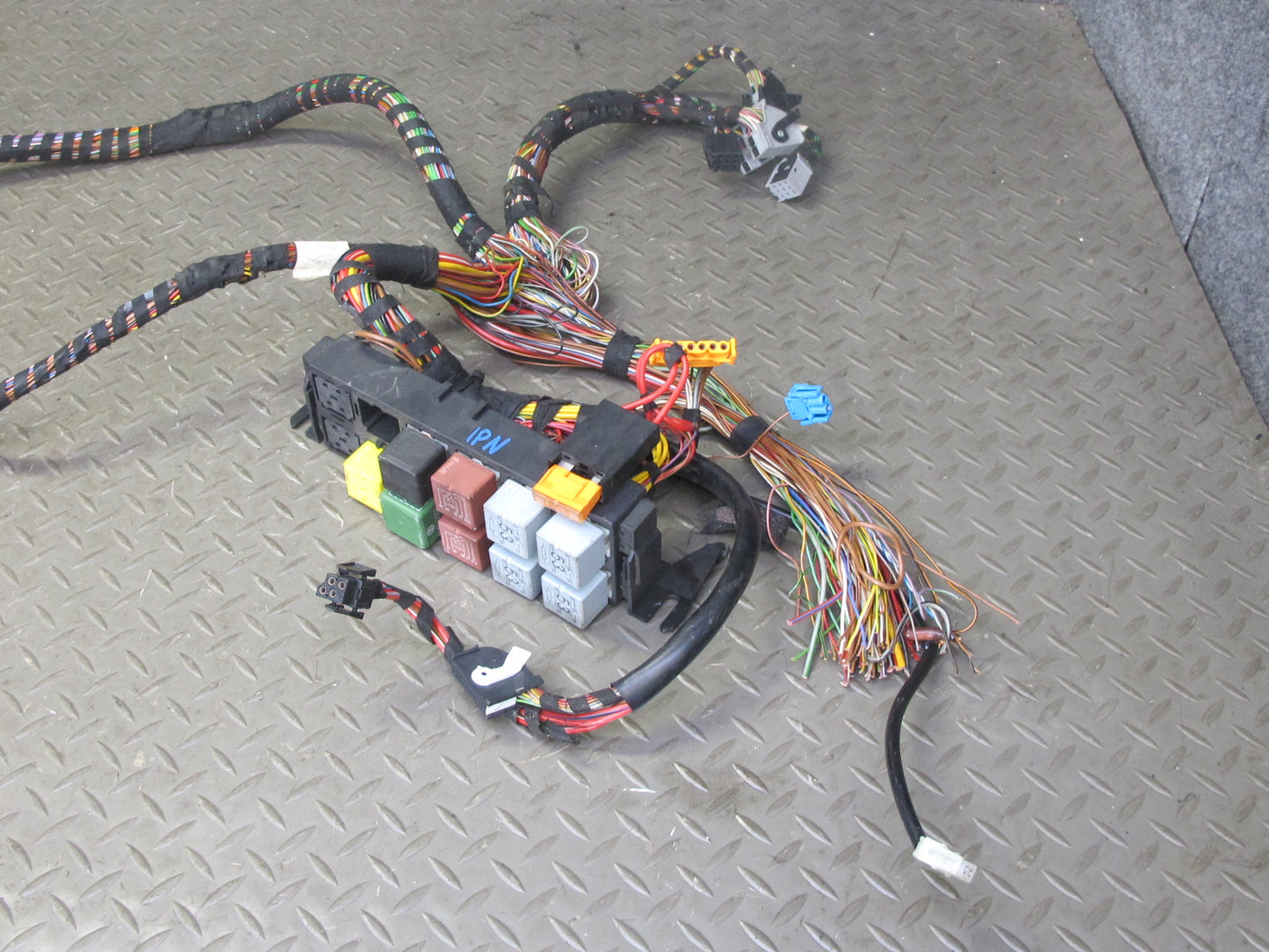 2002 Porsche 911 996 3.6L M96.03 M/T Engine Motor Wire Harness w Fuse Box