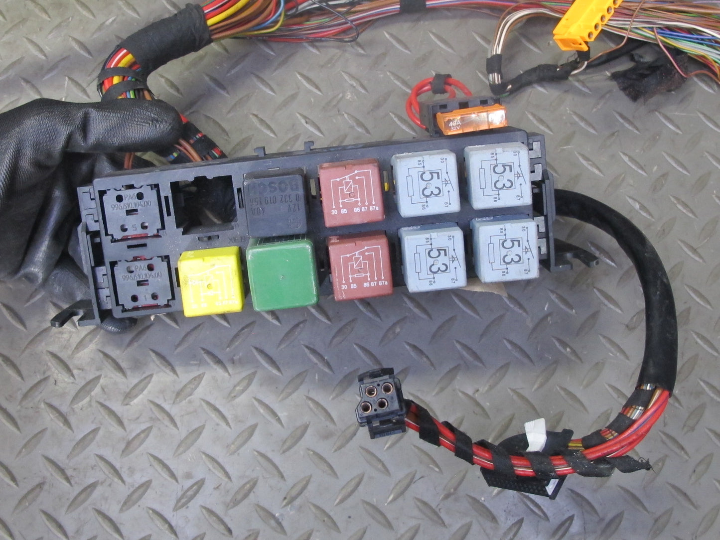 2002 Porsche 911 996 3.6L M96.03 M/T Engine Motor Wire Harness w Fuse Box