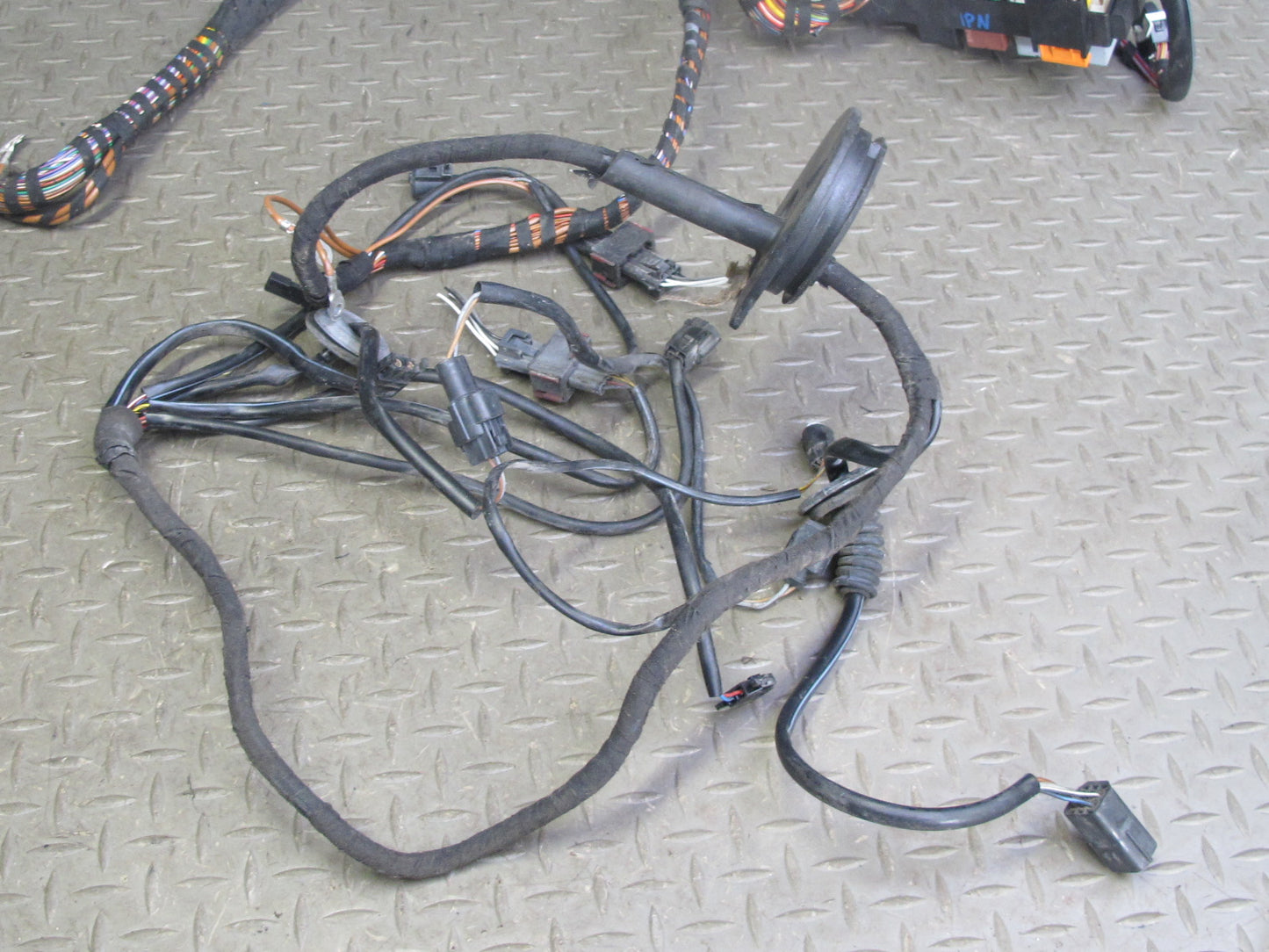 2002 Porsche 911 996 3.6L M96.03 M/T Engine Motor Wire Harness w Fuse Box