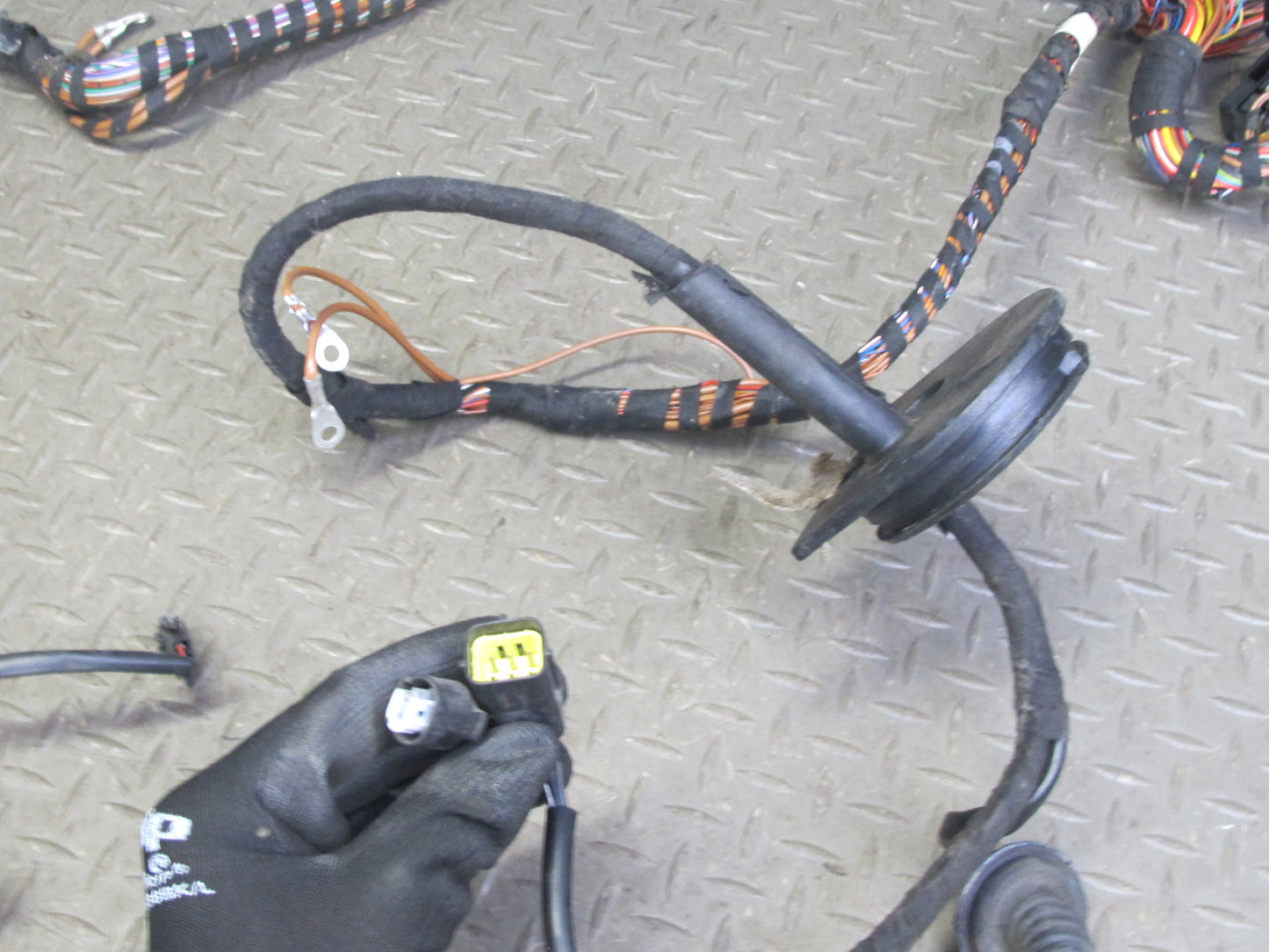 2002 Porsche 911 996 3.6L M96.03 M/T Engine Motor Wire Harness w Fuse Box