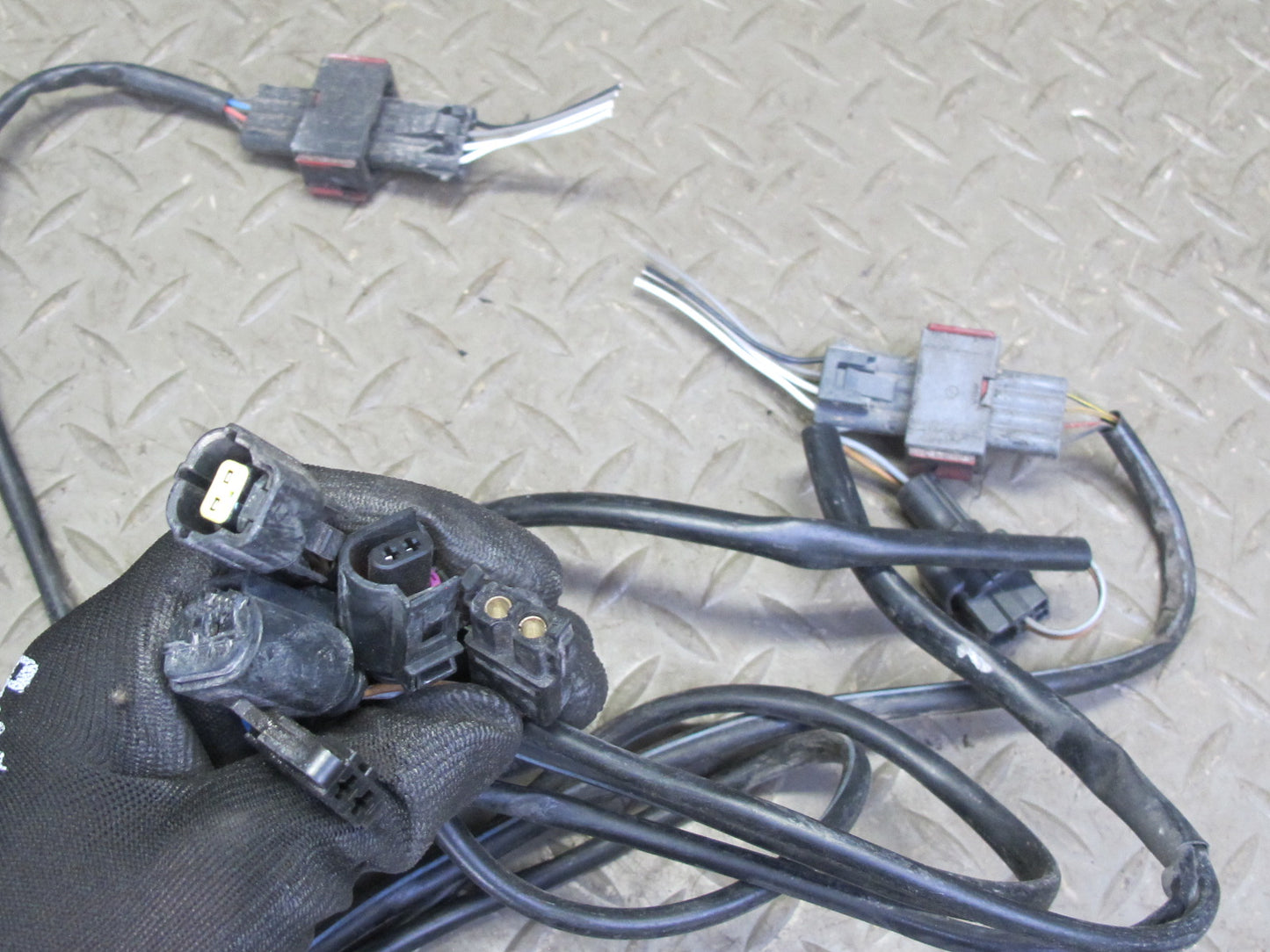 2002 Porsche 911 996 3.6L M96.03 M/T Engine Motor Wire Harness w Fuse Box