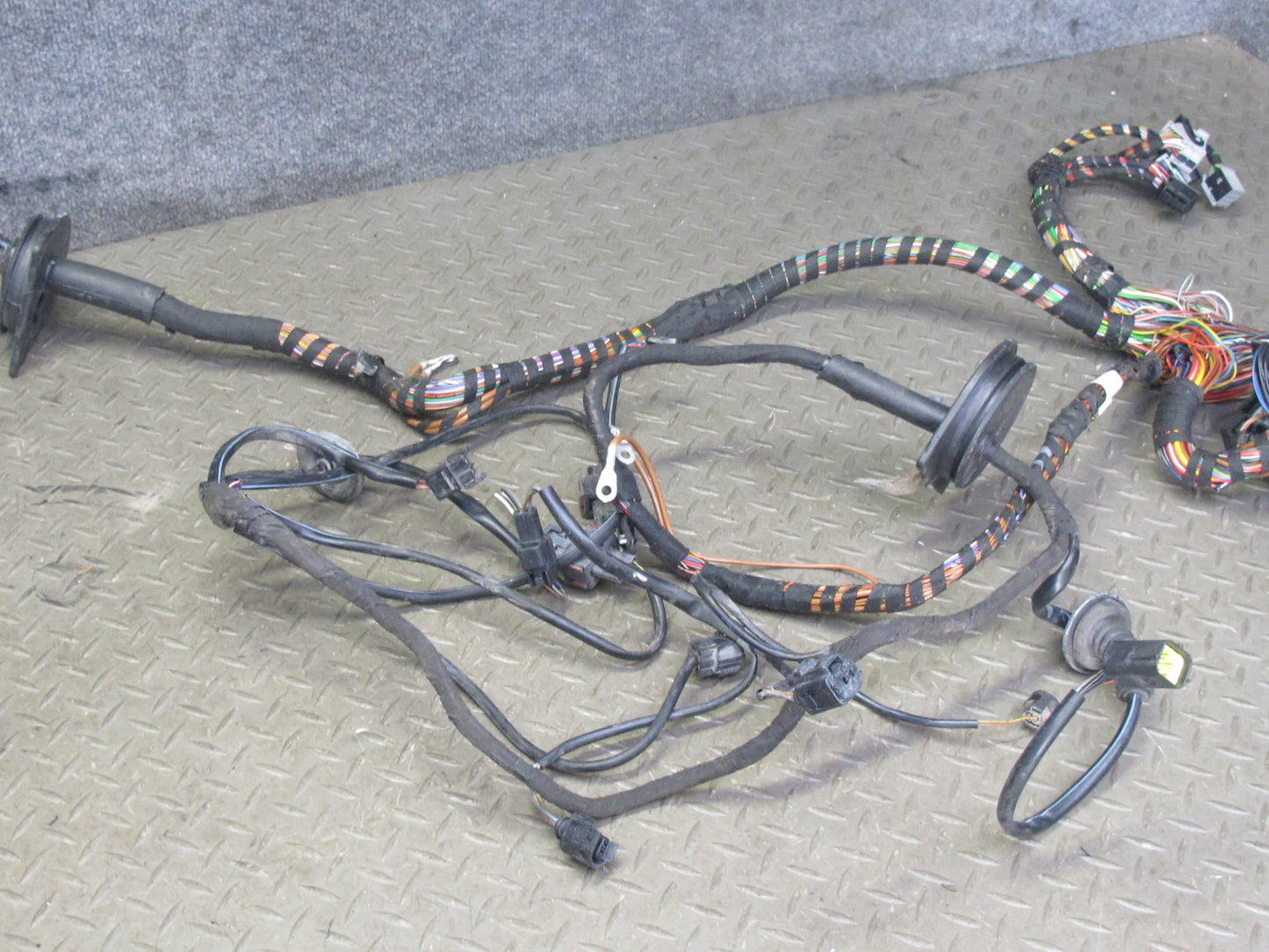 2002 Porsche 911 996 3.6L M96.03 M/T Engine Motor Wire Harness w Fuse Box