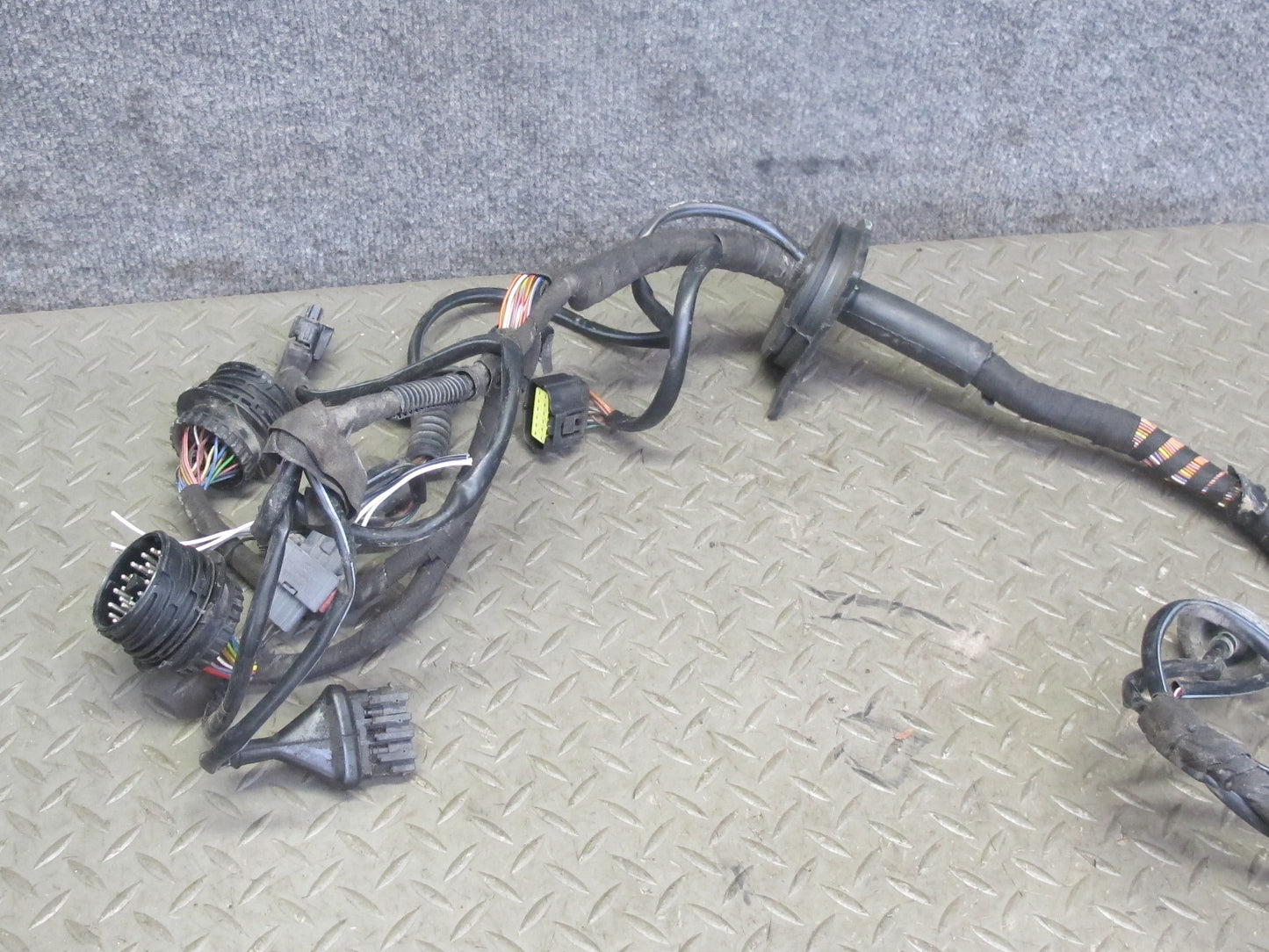 2002 Porsche 911 996 3.6L M96.03 M/T Engine Motor Wire Harness w Fuse Box