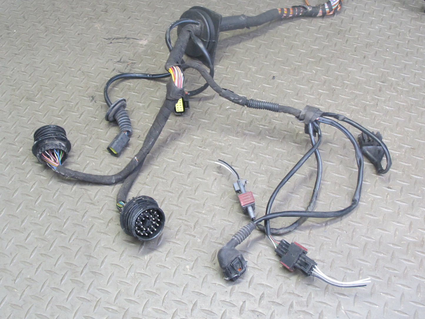 2002 Porsche 911 996 3.6L M96.03 M/T Engine Motor Wire Harness w Fuse Box