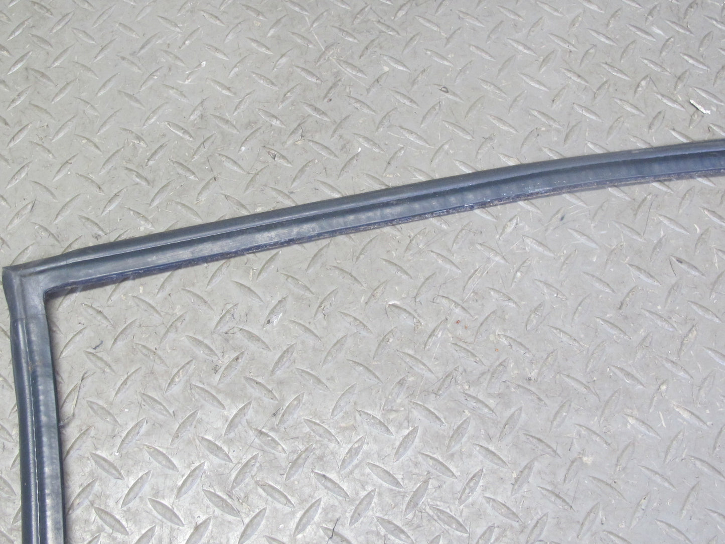99-01 Isuzu Vehicross Trunk Gate Tailgate Door Weatherstrip Rubber Seal OEM