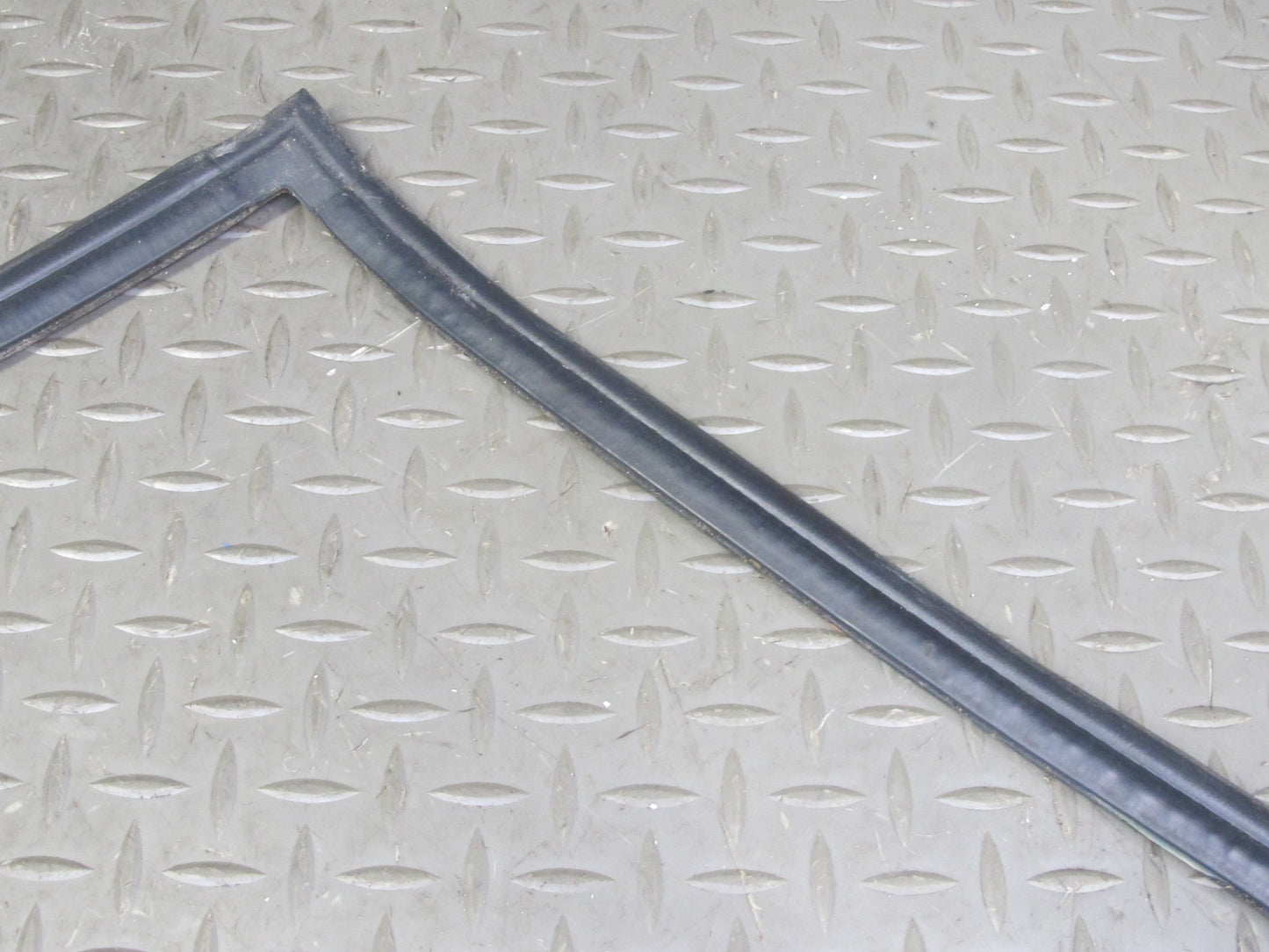 99-01 Isuzu Vehicross Trunk Gate Tailgate Door Weatherstrip Rubber Seal OEM