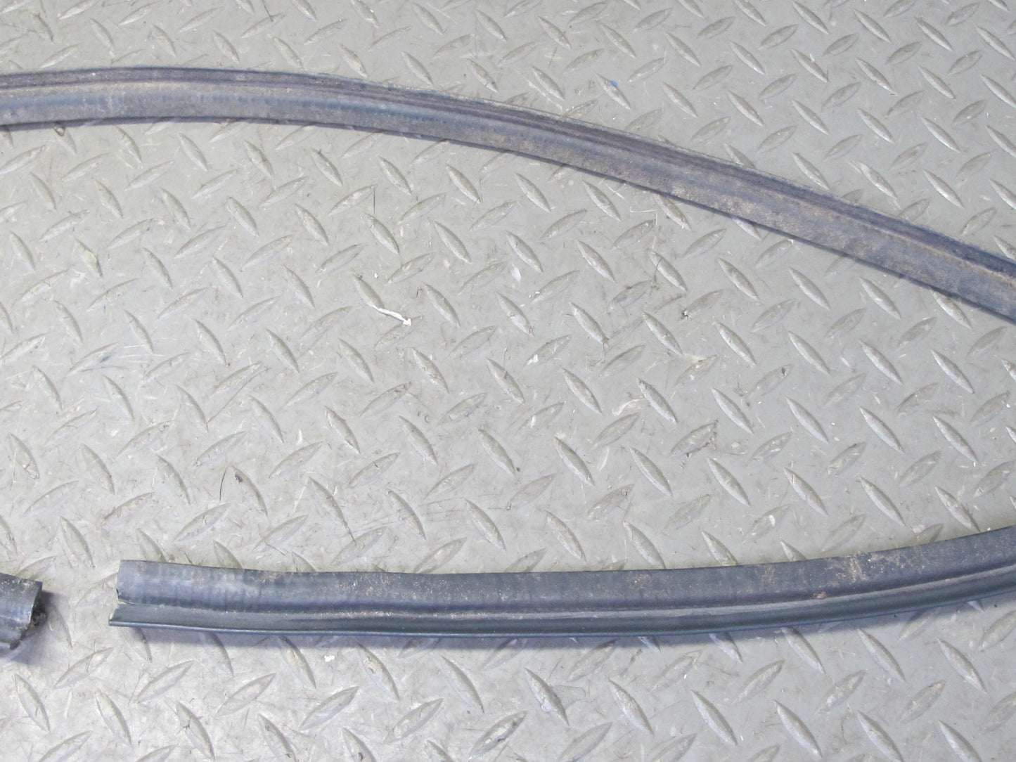 99-01 Isuzu Vehicross Trunk Gate Tailgate Door Weatherstrip Rubber Seal OEM