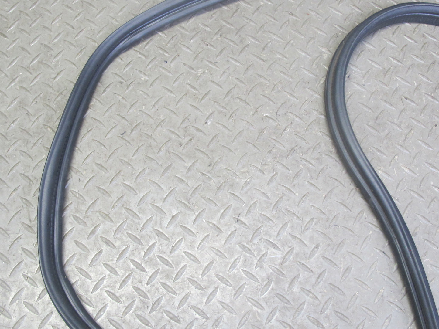 99-01 Isuzu Vehicross Trunk Gate Tailgate Door Weatherstrip Rubber Seal OEM