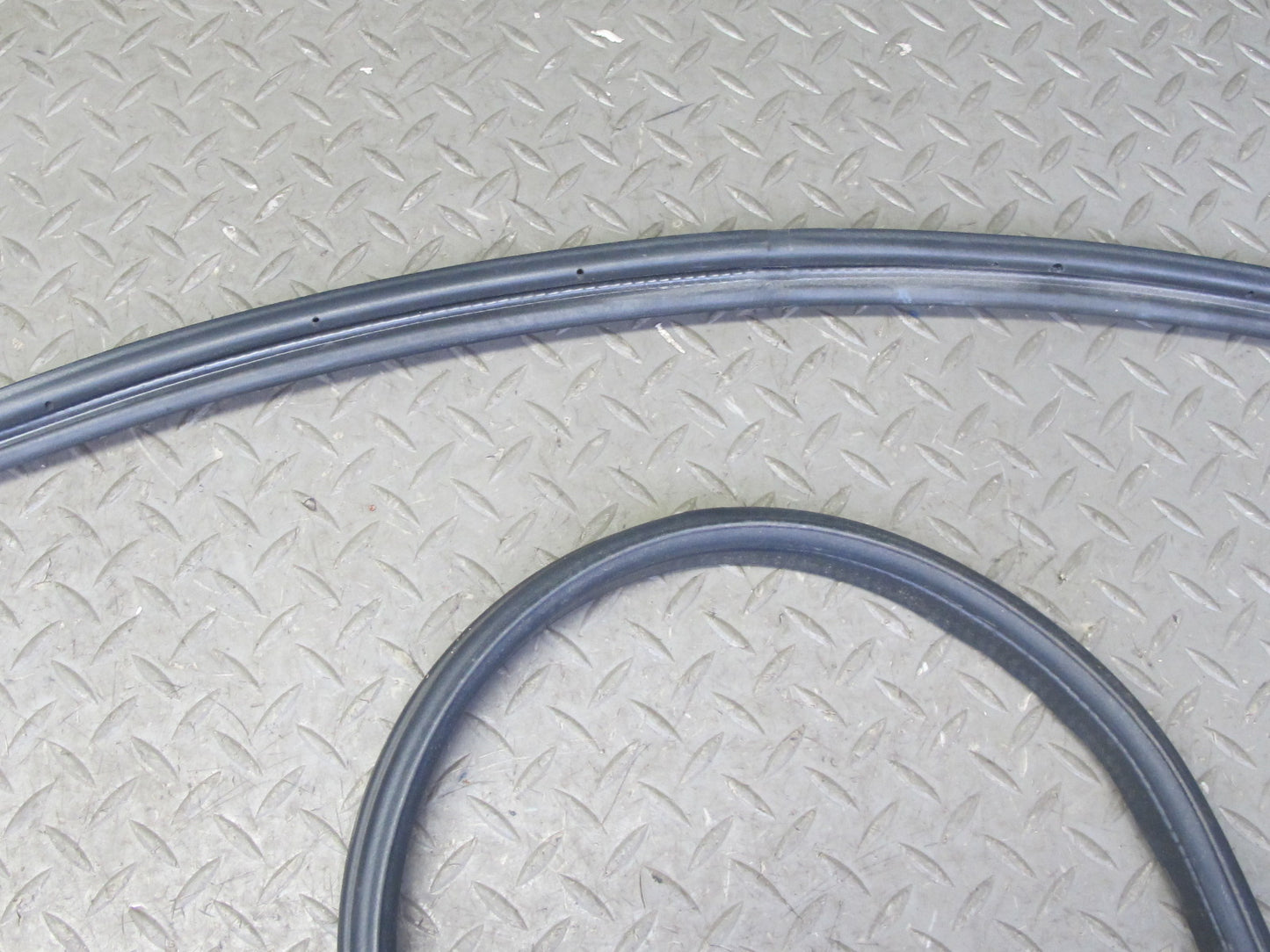 99-01 Isuzu Vehicross Trunk Gate Tailgate Door Weatherstrip Rubber Seal OEM