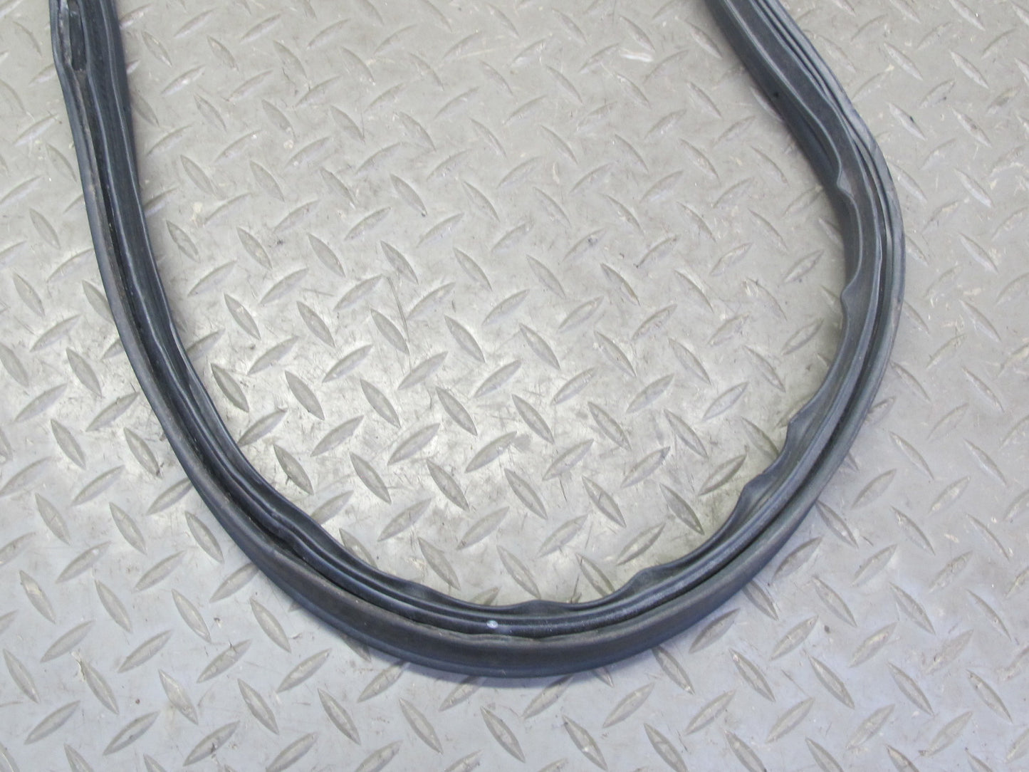 99-01 Isuzu Vehicross Trunk Gate Tailgate Door Weatherstrip Rubber Seal OEM
