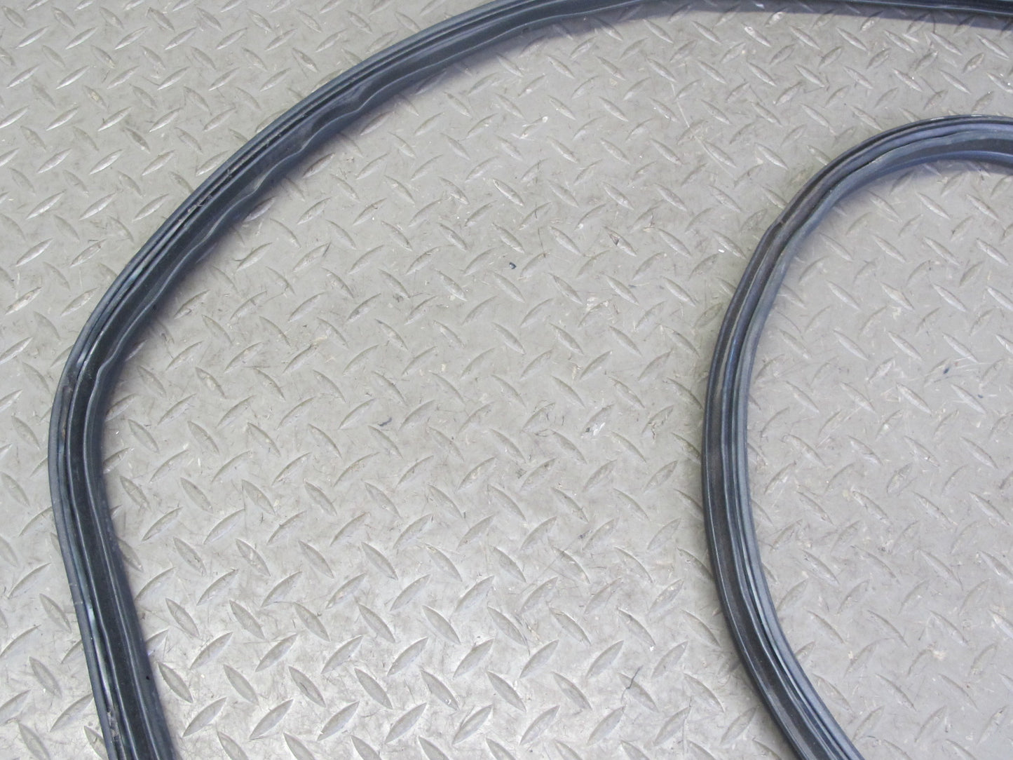 99-01 Isuzu Vehicross Trunk Gate Tailgate Door Weatherstrip Rubber Seal OEM