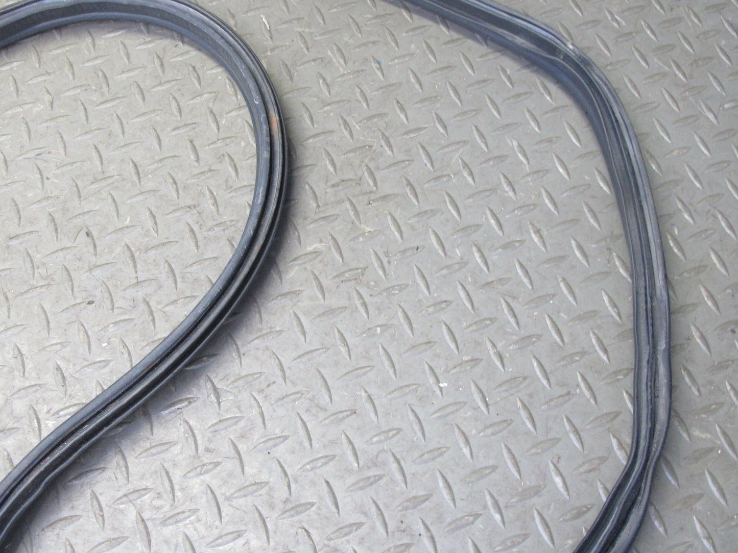 99-01 Isuzu Vehicross Trunk Gate Tailgate Door Weatherstrip Rubber Seal OEM