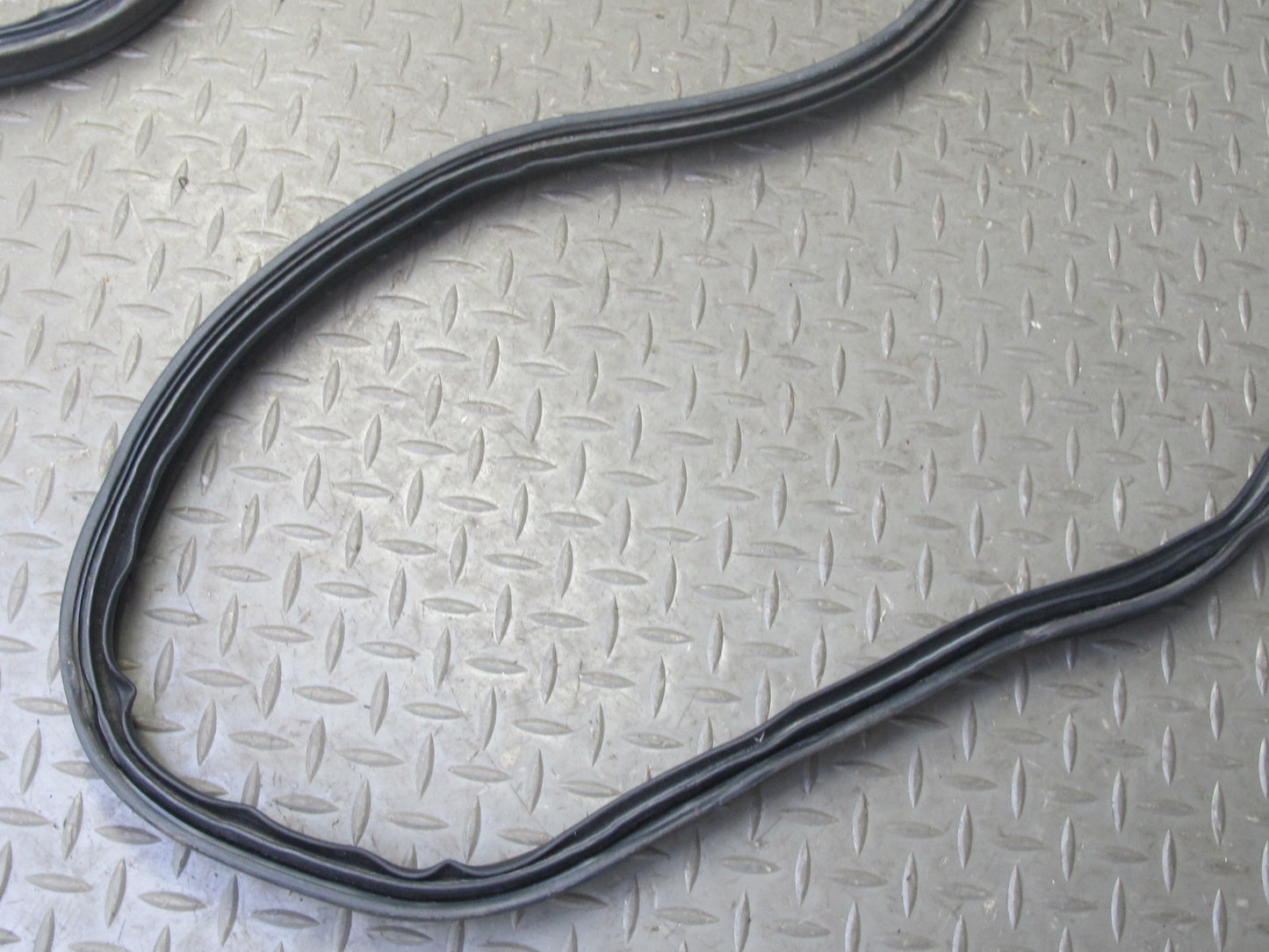 99-01 Isuzu Vehicross Trunk Gate Tailgate Door Weatherstrip Rubber Seal OEM