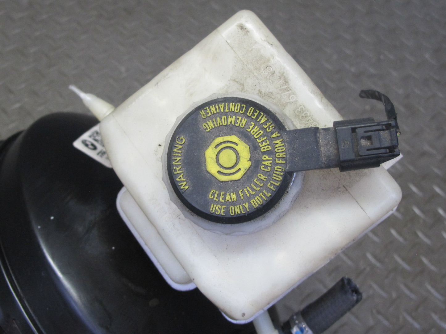 2008-2014 BMW E71 E72 X6 X6M Brake Master Cylinder Booster Fluid Reservoir