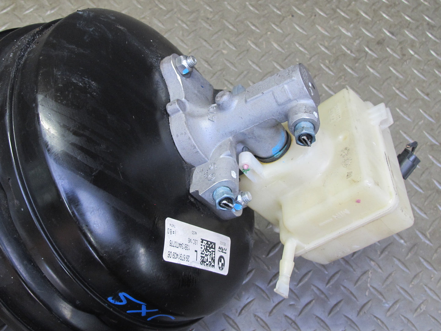 2008-2014 BMW E71 E72 X6 X6M Brake Master Cylinder Booster Fluid Reservoir