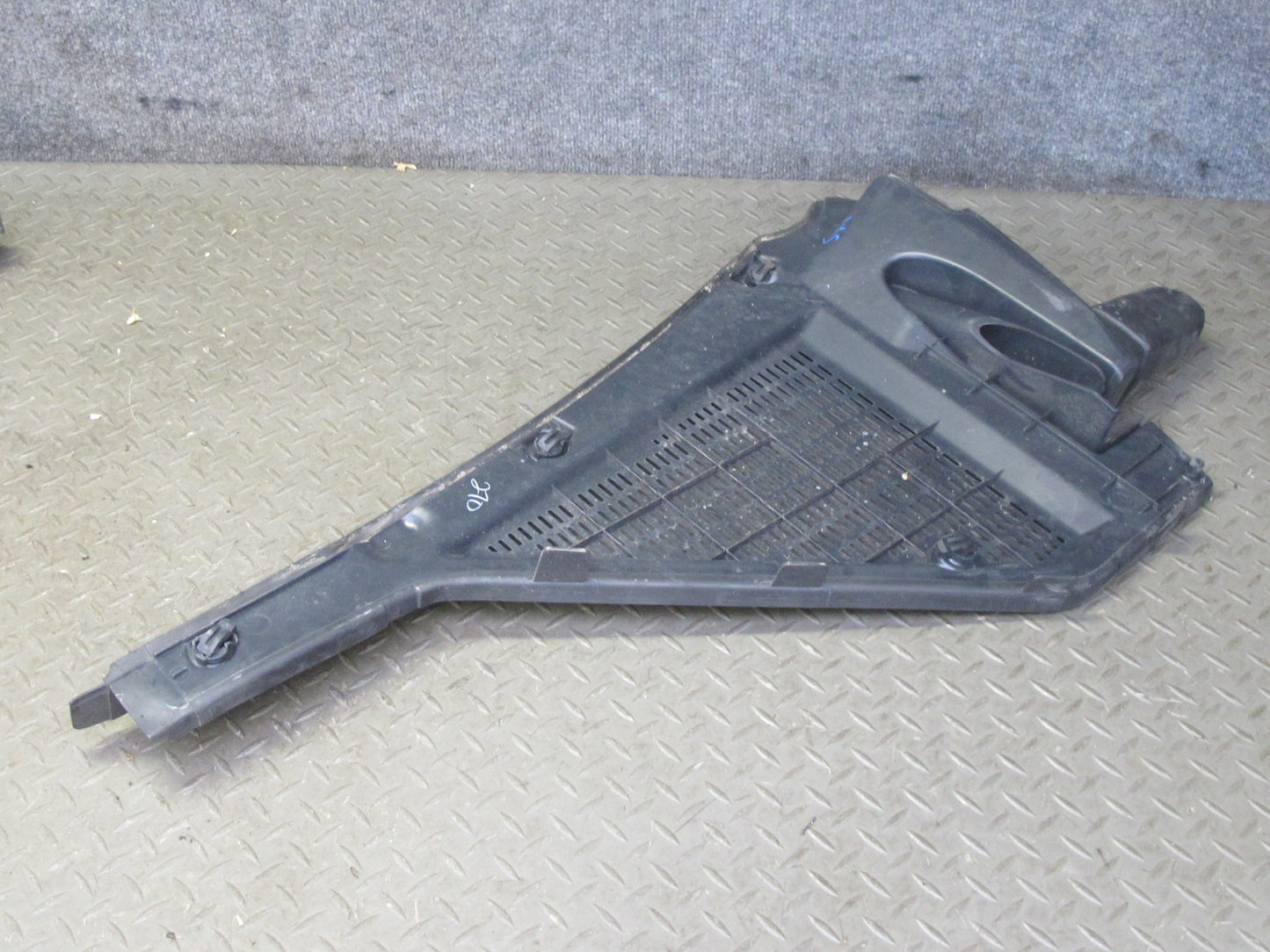 08-14 BMW E71 E72 X6 X6M Front Windshield Left & Right Vent Cowl Grille Set