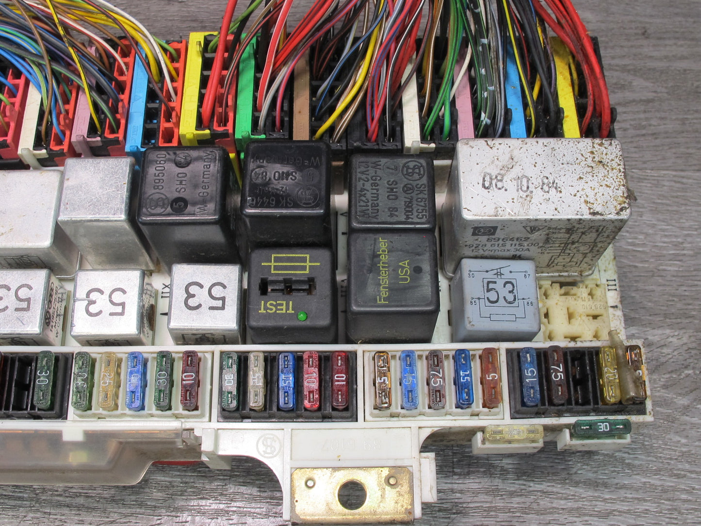 1985 Porsche 928 S Fuse Relay Box Module Unit Mounting Panel