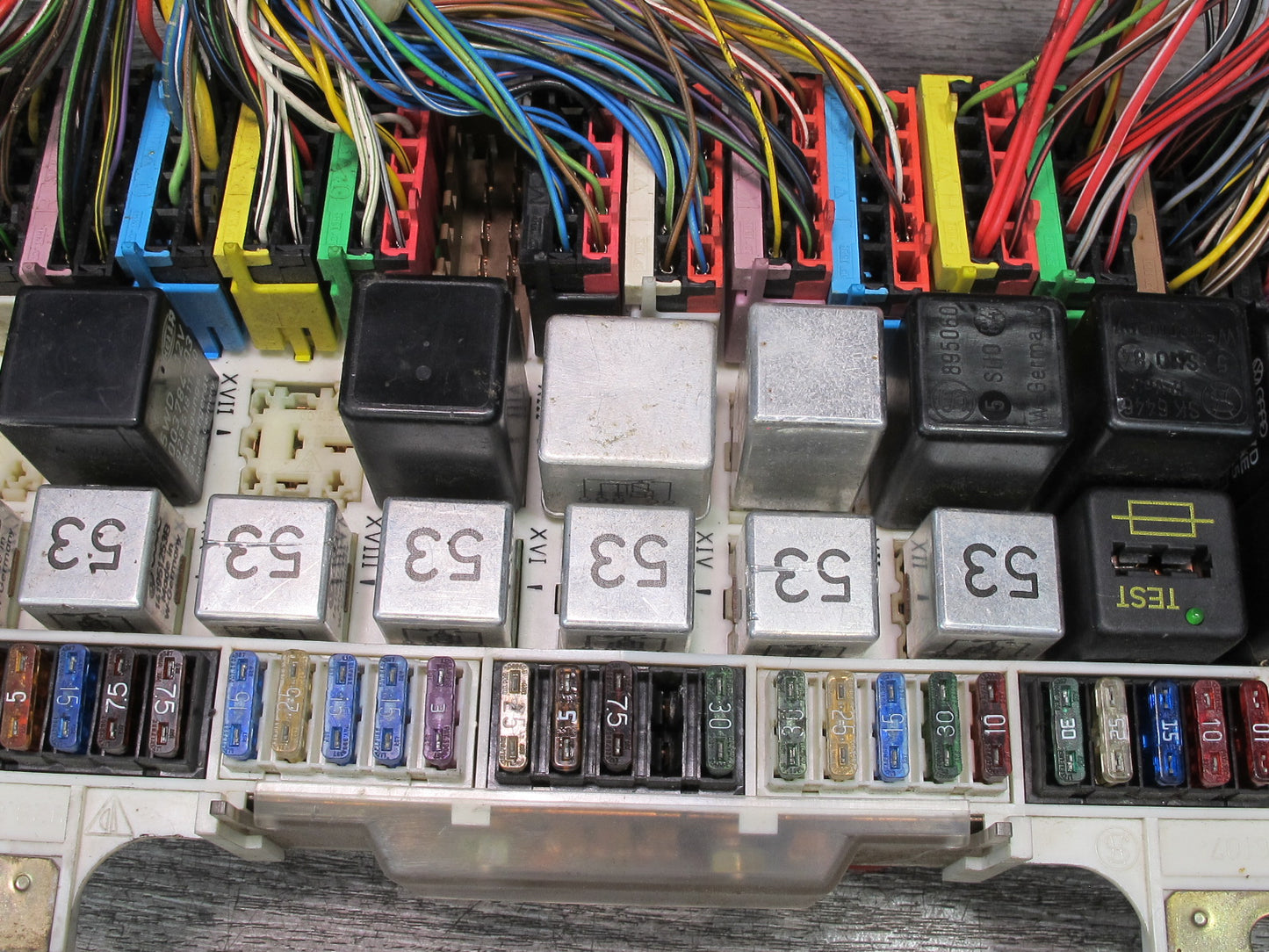 1985 Porsche 928 S Fuse Relay Box Module Unit Mounting Panel
