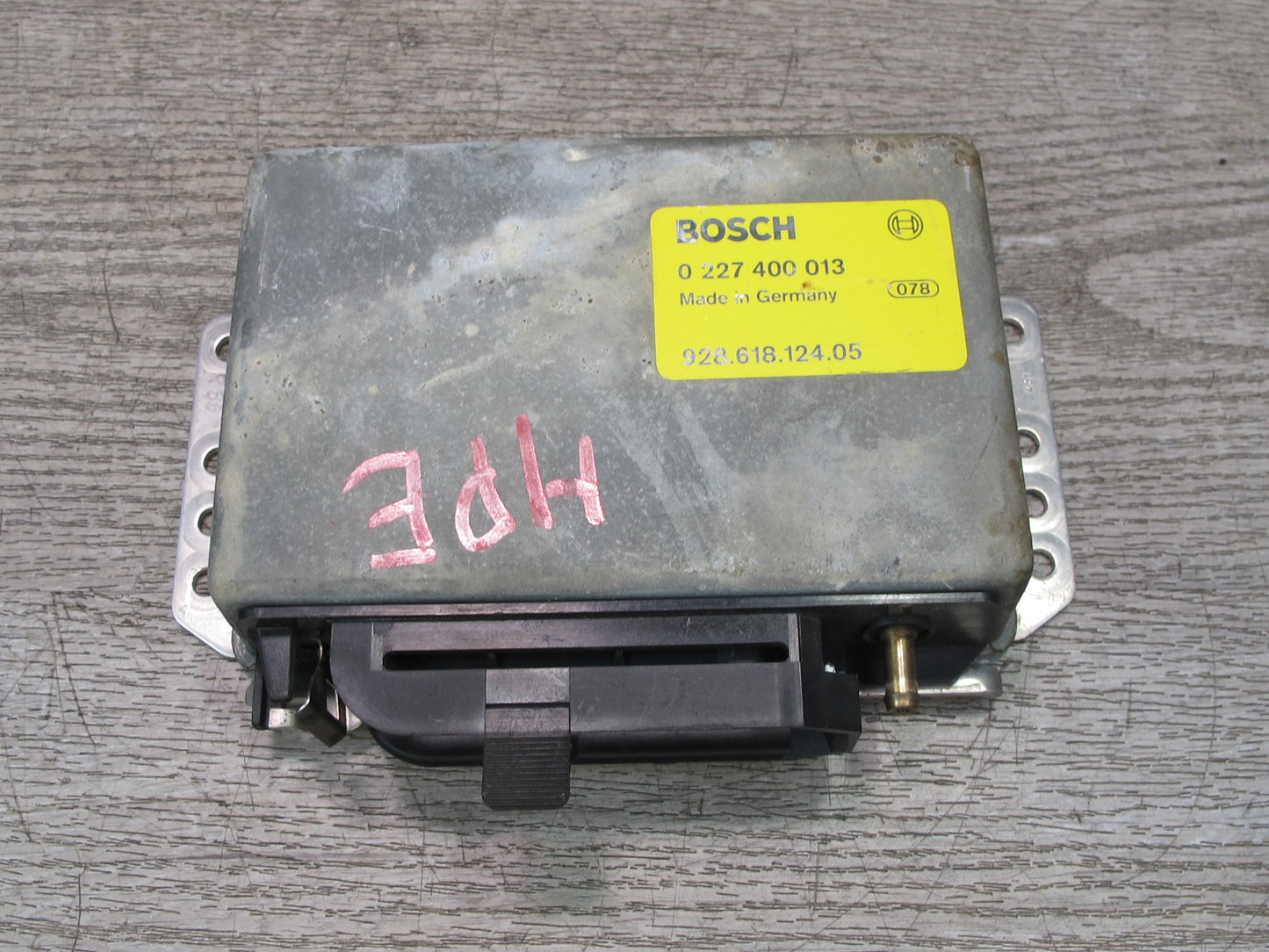 1985-1986 Porsche 928 S Ignition Control Module Unit Computer 92861812405