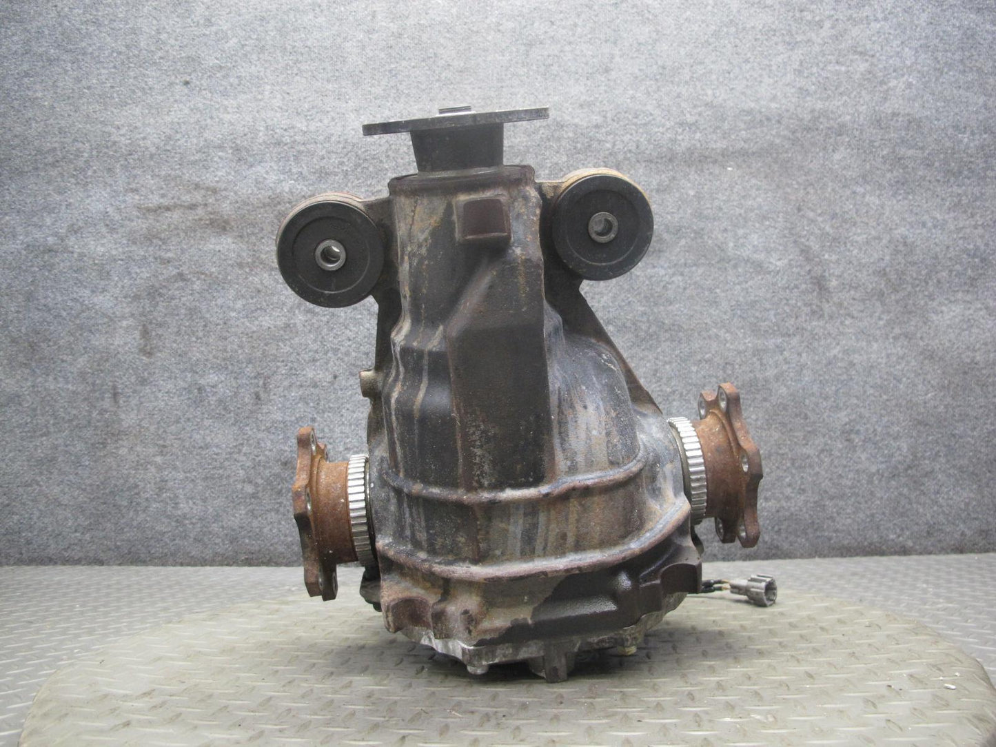 04-09 Nissan Z33 350Z Conv A/T Rear Differential Carrier LSD 3.36 Ratio 51K OEM