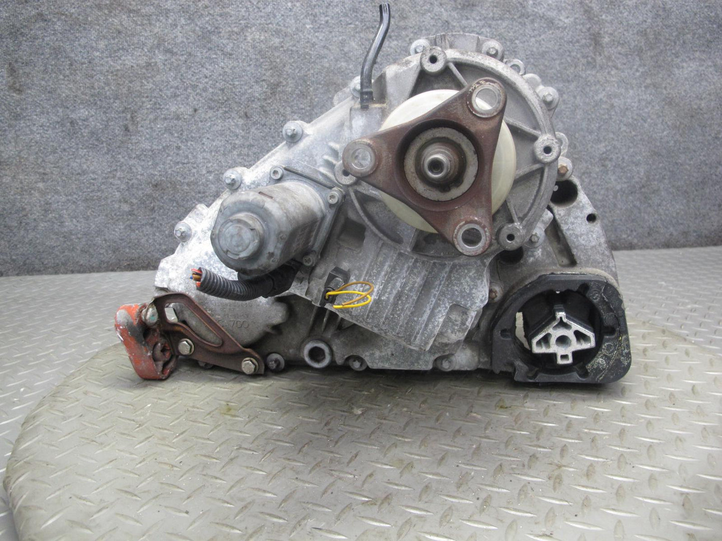 2010-2014 BMW E70 E71 X5M X6M 4.4L AWD ATC700 Transfer Case Box w Motor 86K Mile