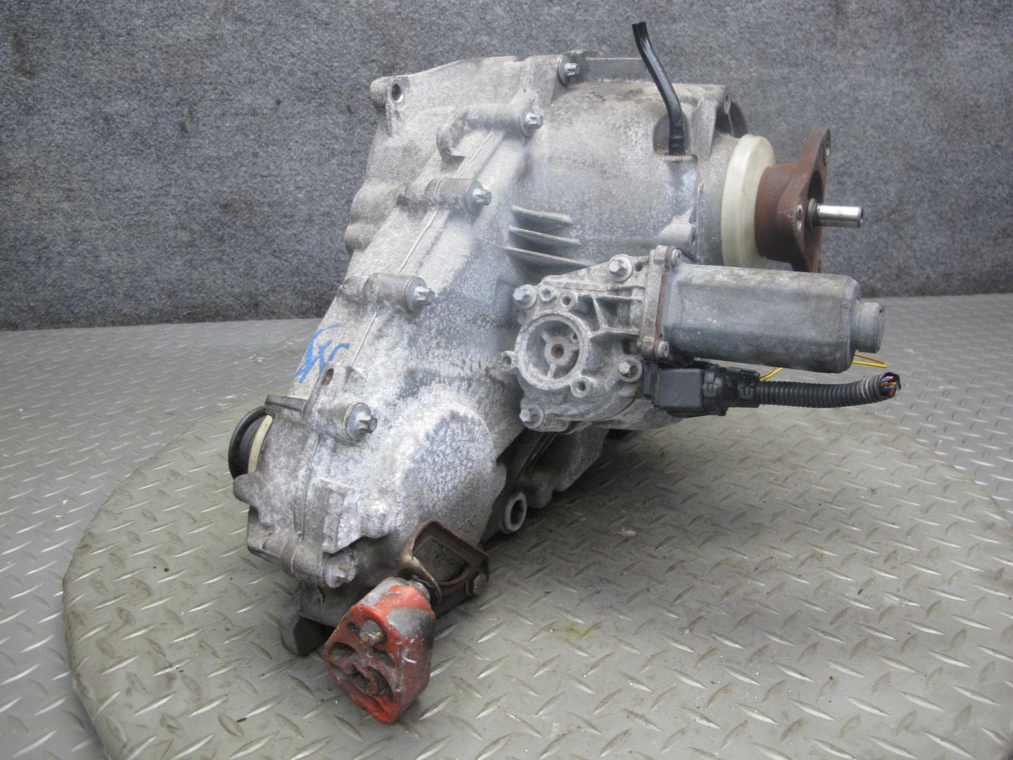 2010-2014 BMW E70 E71 X5M X6M 4.4L AWD ATC700 Transfer Case Box w Motor 86K Mile