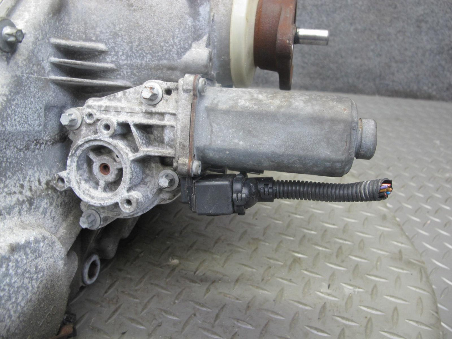 2010-2014 BMW E70 E71 X5M X6M 4.4L AWD ATC700 Transfer Case Box w Motor 86K Mile