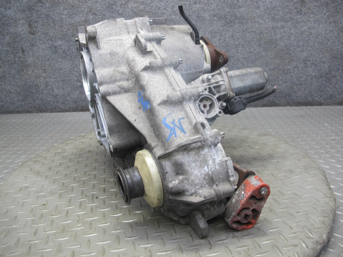 2010-2014 BMW E70 E71 X5M X6M 4.4L AWD ATC700 Transfer Case Box w Motor 86K Mile
