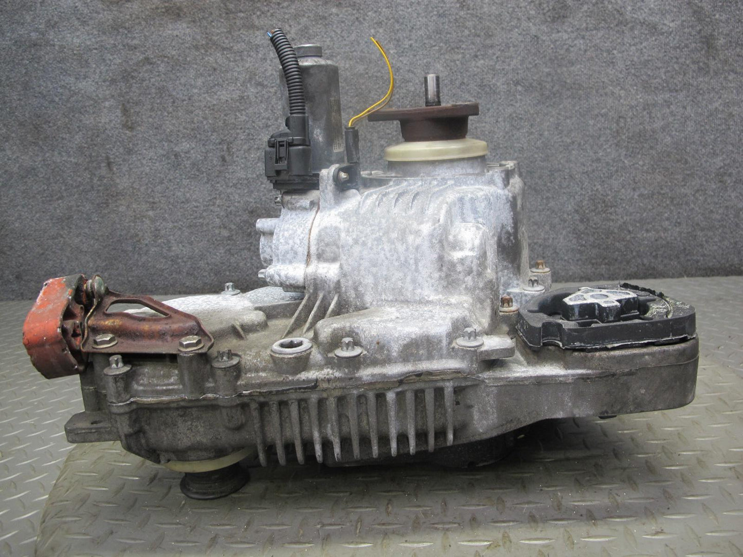 2010-2014 BMW E70 E71 X5M X6M 4.4L AWD ATC700 Transfer Case Box w Motor 86K Mile