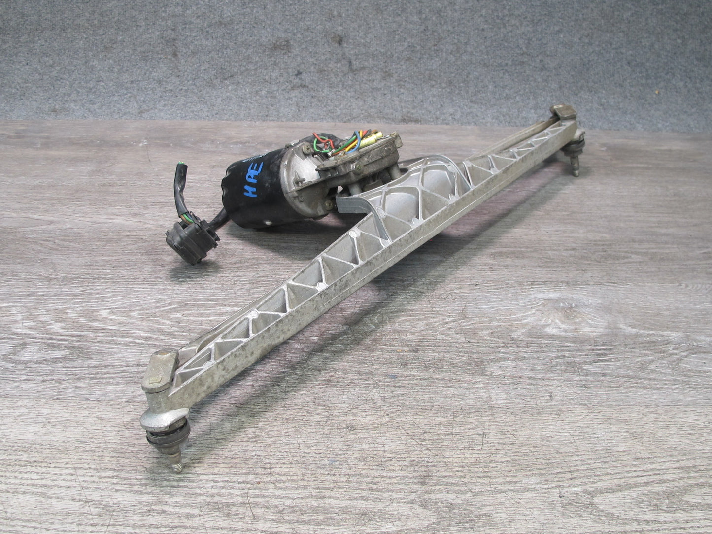 1984-1986 Porsche 928 S Front Windshield Wiper Transmission Linkage w Motor